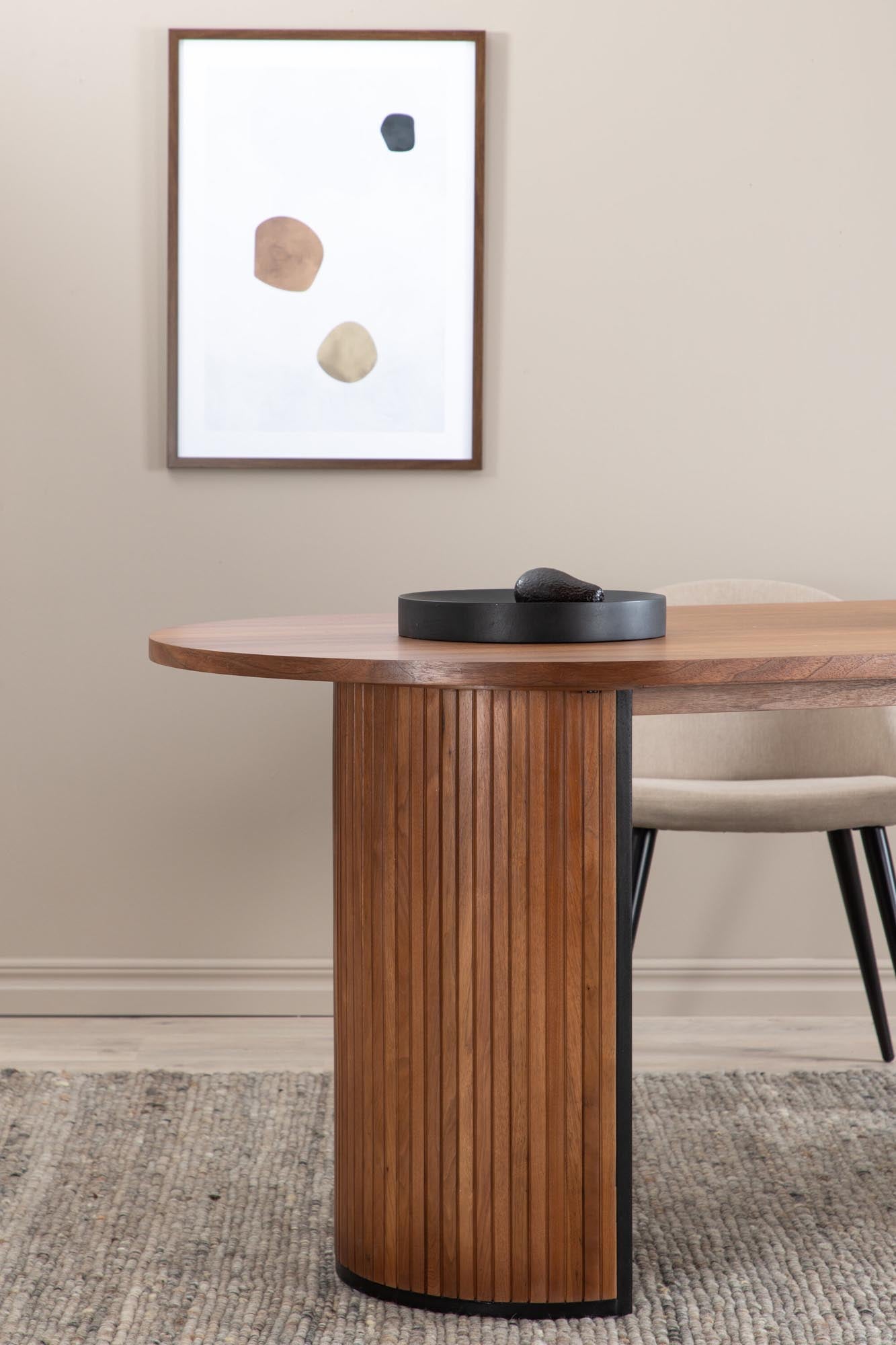 Bianca Tisch in Nussbaum präsentiert im Onlineshop von KAQTU Design AG. Esstisch ist von Venture Home