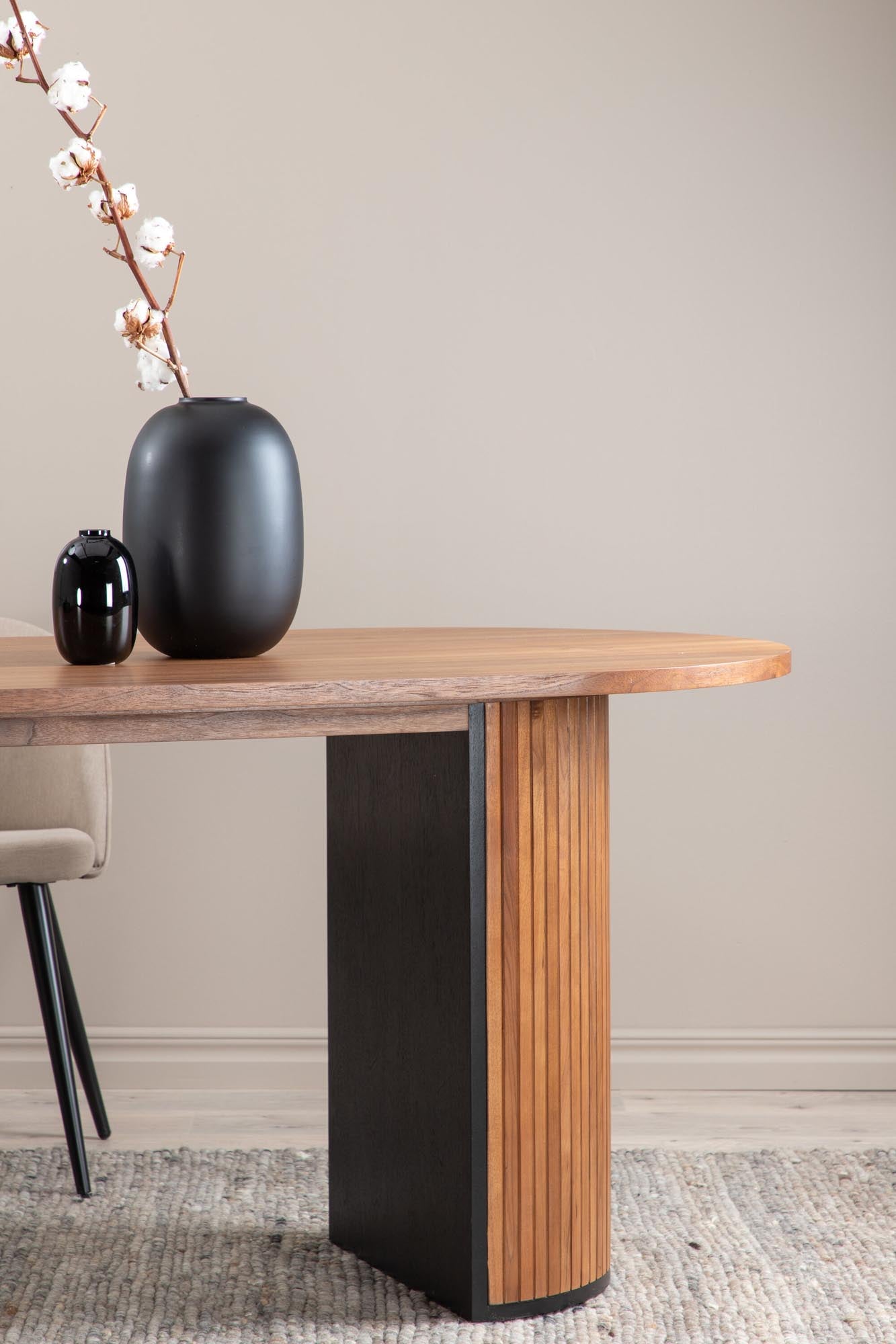 Bianca Tisch in Nussbaum präsentiert im Onlineshop von KAQTU Design AG. Esstisch ist von Venture Home