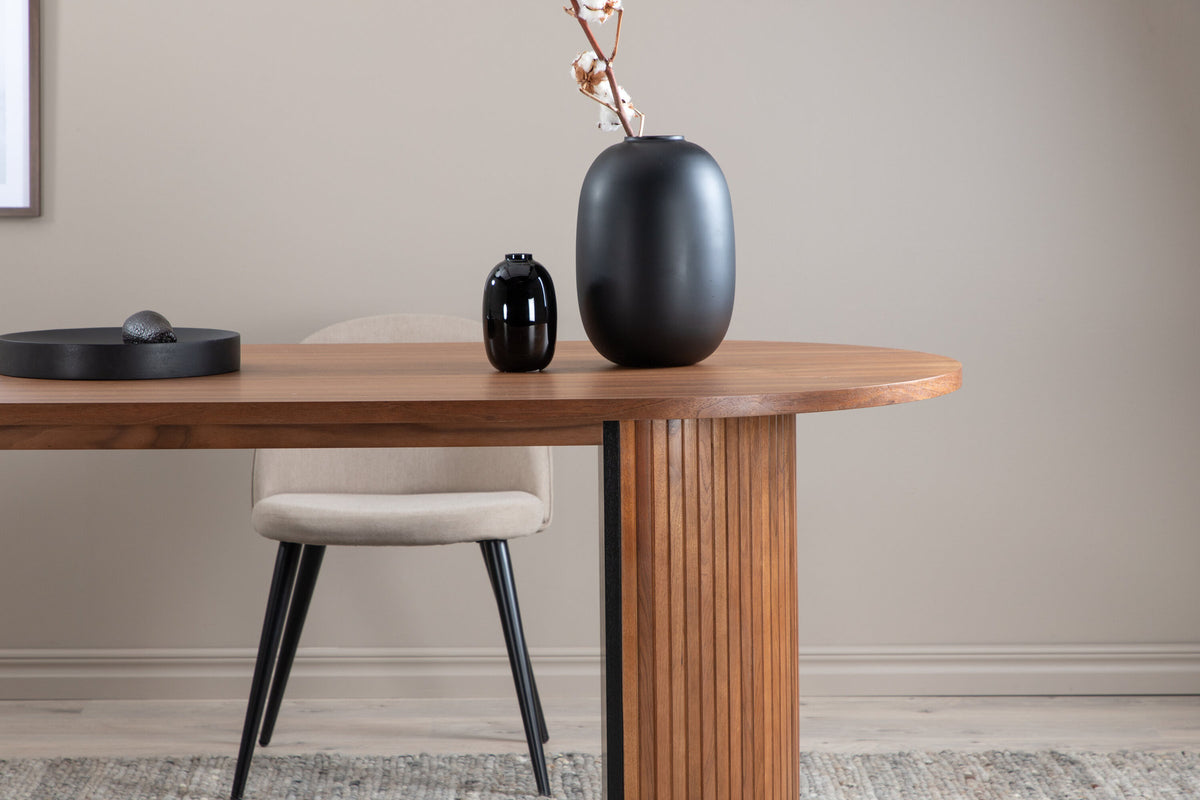 Bianca Tisch in Nussbaum präsentiert im Onlineshop von KAQTU Design AG. Esstisch ist von Venture Home