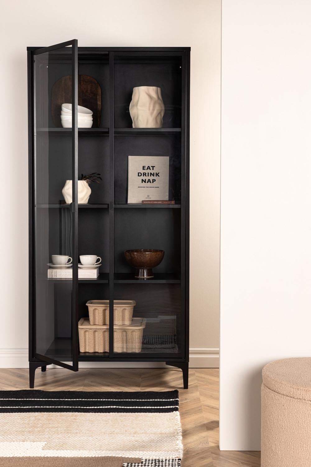 Piring Cabinet in Schwarz präsentiert im Onlineshop von KAQTU Design AG. Cabinet ist von Venture Home
