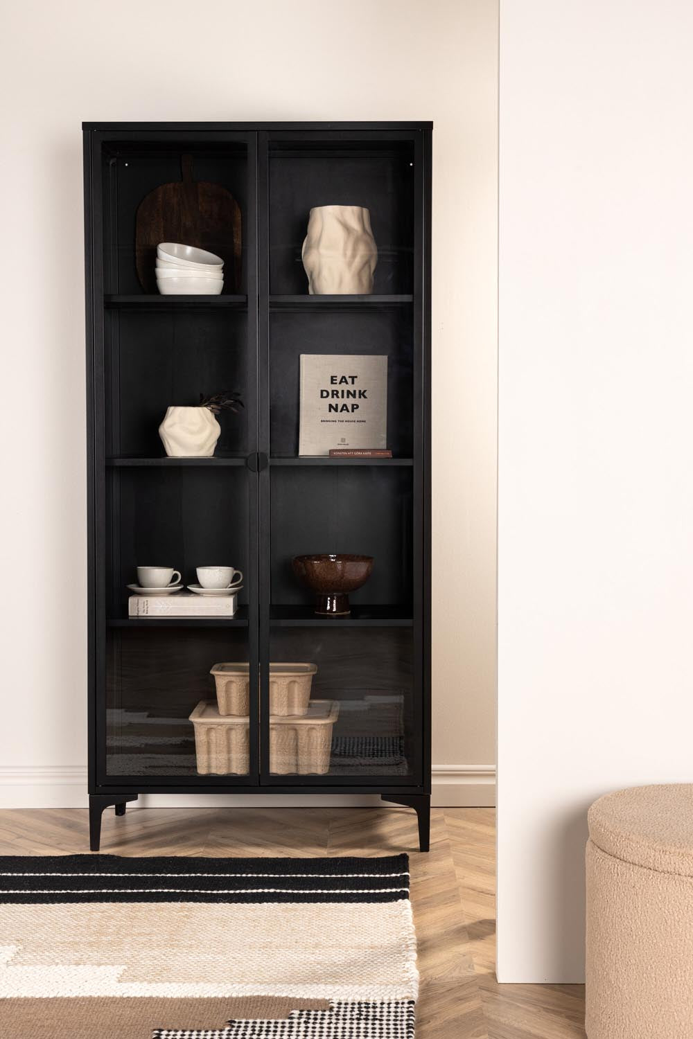 Piring Cabinet in Schwarz präsentiert im Onlineshop von KAQTU Design AG. Cabinet ist von Venture Home