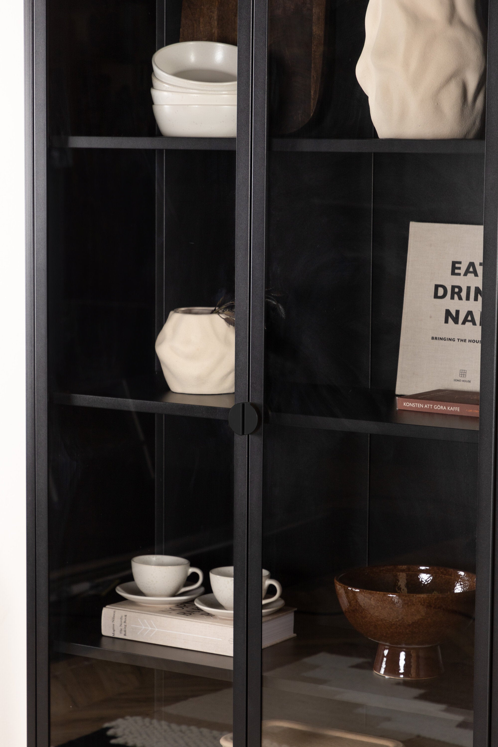 Piring Cabinet in Schwarz präsentiert im Onlineshop von KAQTU Design AG. Cabinet ist von Venture Home