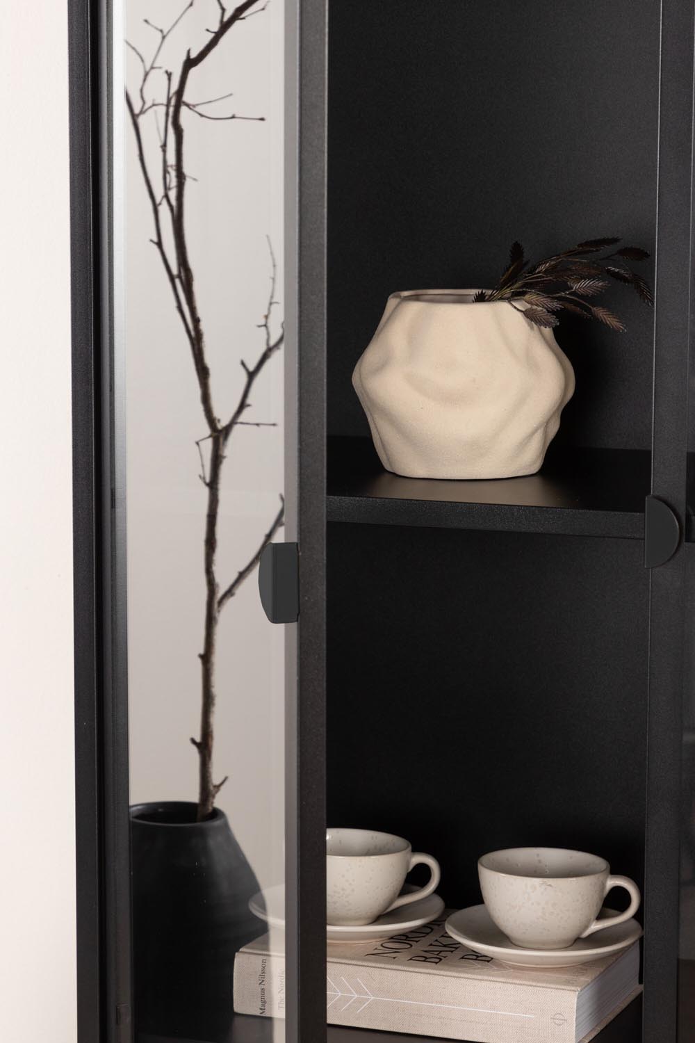 Piring Cabinet in Schwarz präsentiert im Onlineshop von KAQTU Design AG. Cabinet ist von Venture Home