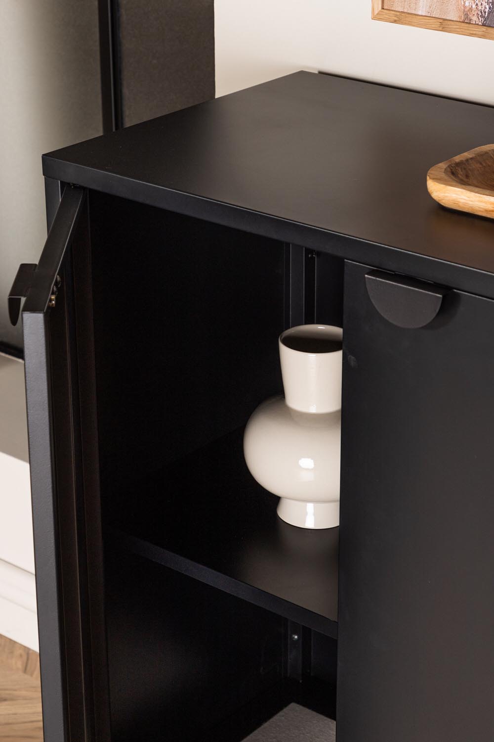 Piring Kommode in Schwarz präsentiert im Onlineshop von KAQTU Design AG. Cabinet ist von Venture Home
