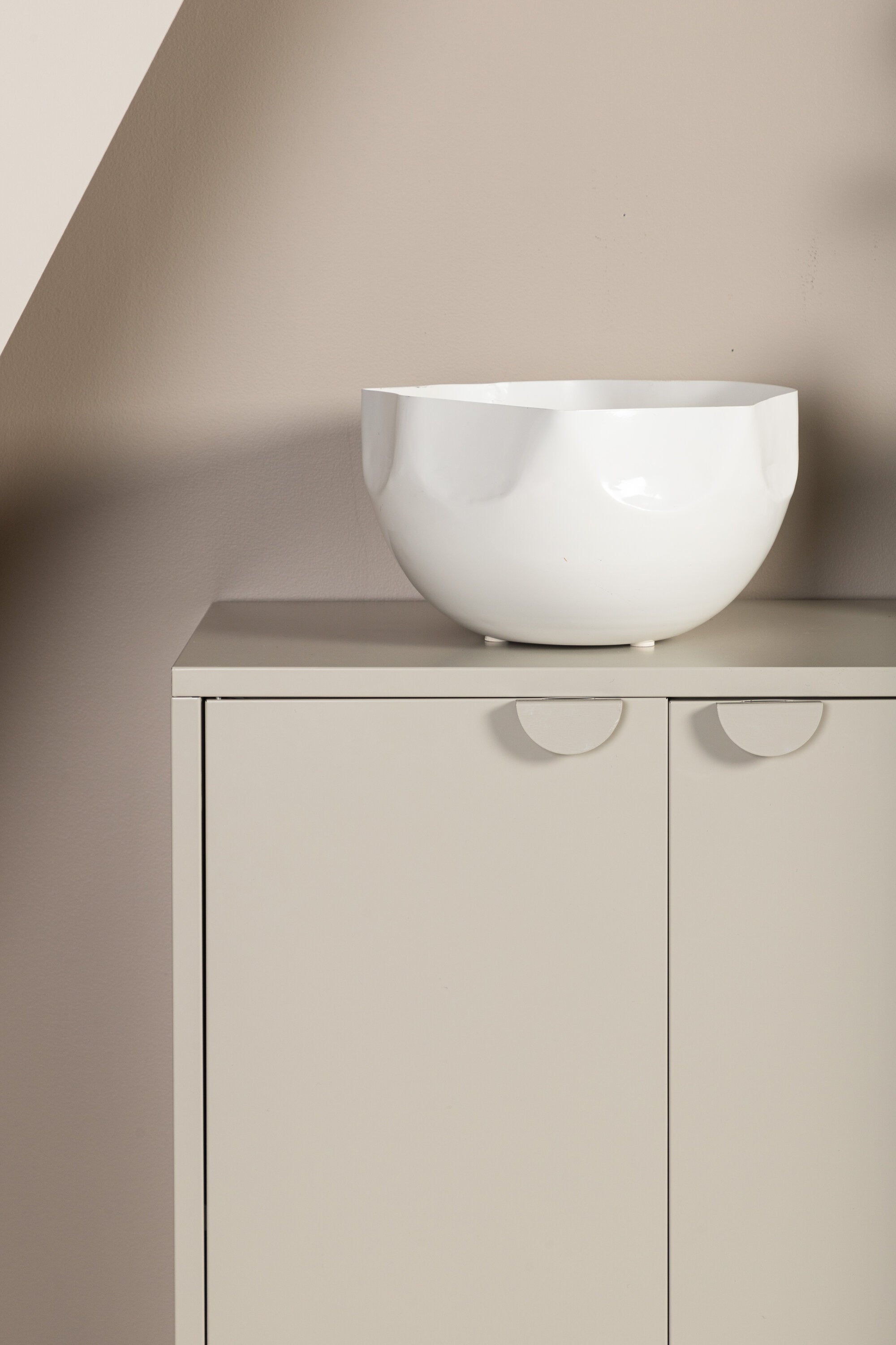 Piring Kommode in Beige präsentiert im Onlineshop von KAQTU Design AG. Cabinet ist von Venture Home