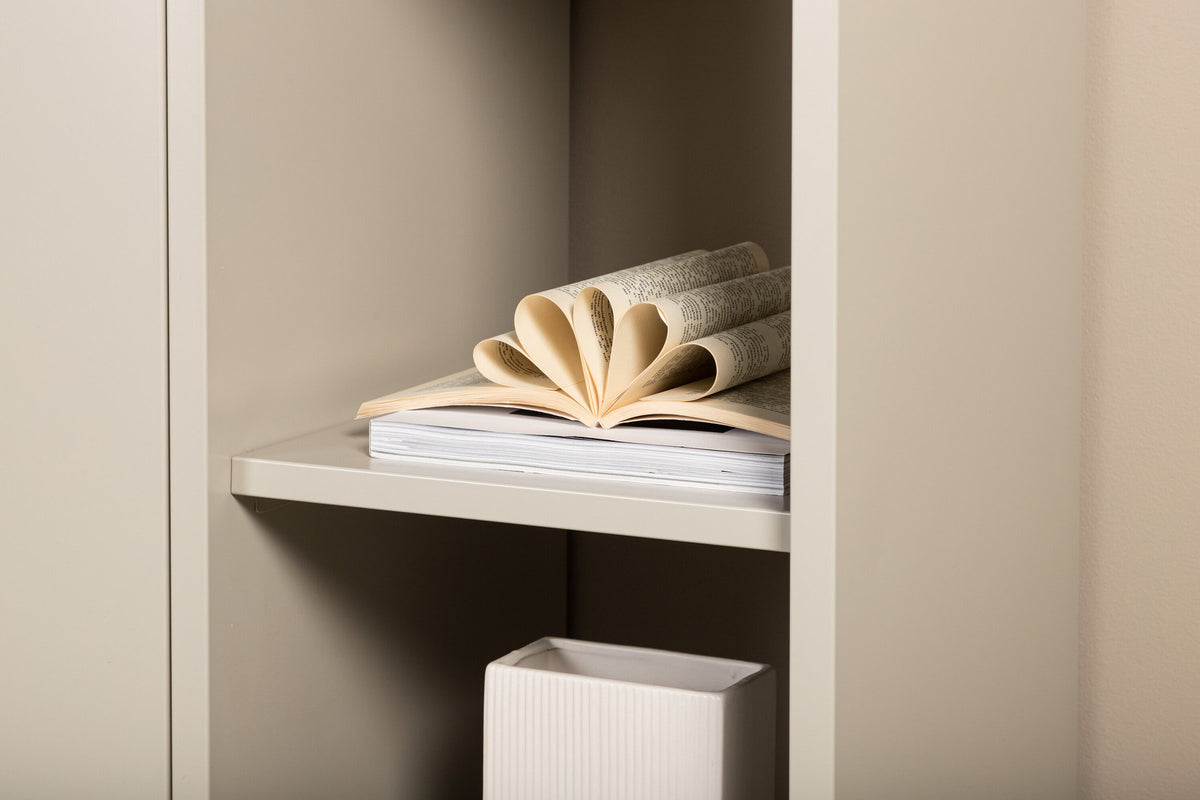 Piring Kommode in Beige präsentiert im Onlineshop von KAQTU Design AG. Cabinet ist von Venture Home