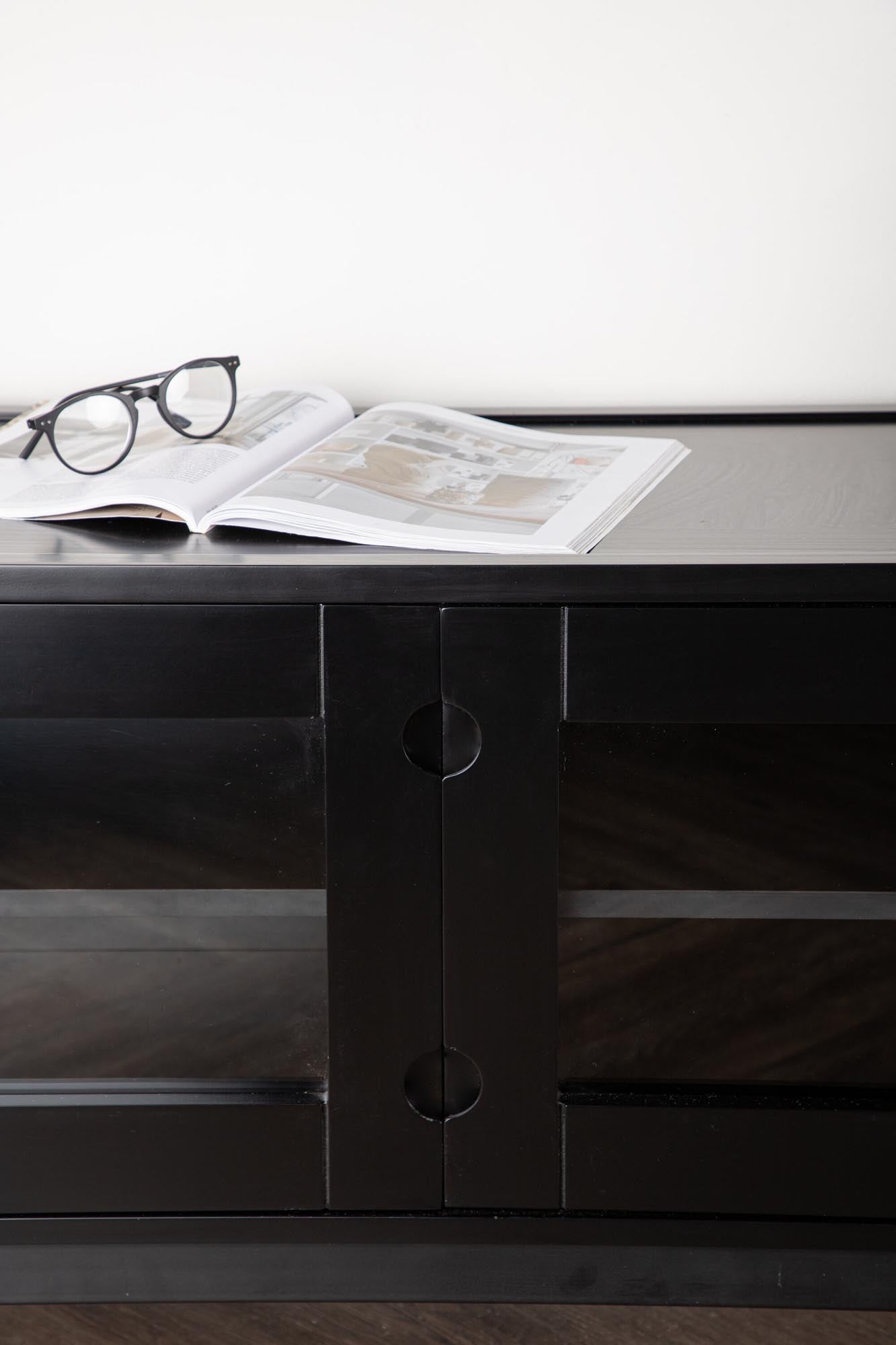 Alcoa Kabinett von Venture Home: Elegantes Möbelstück mit großzügigem Stauraum und modernem Look für Ihr Zuhause.