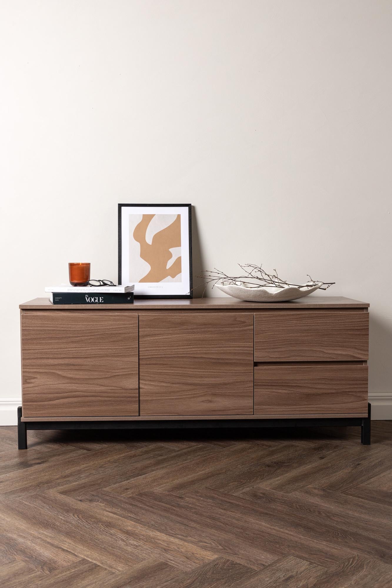 Stilvolles Corpus Sideboard von Venture Home: Funktionalität trifft modernes Design für Ihr Zuhause.