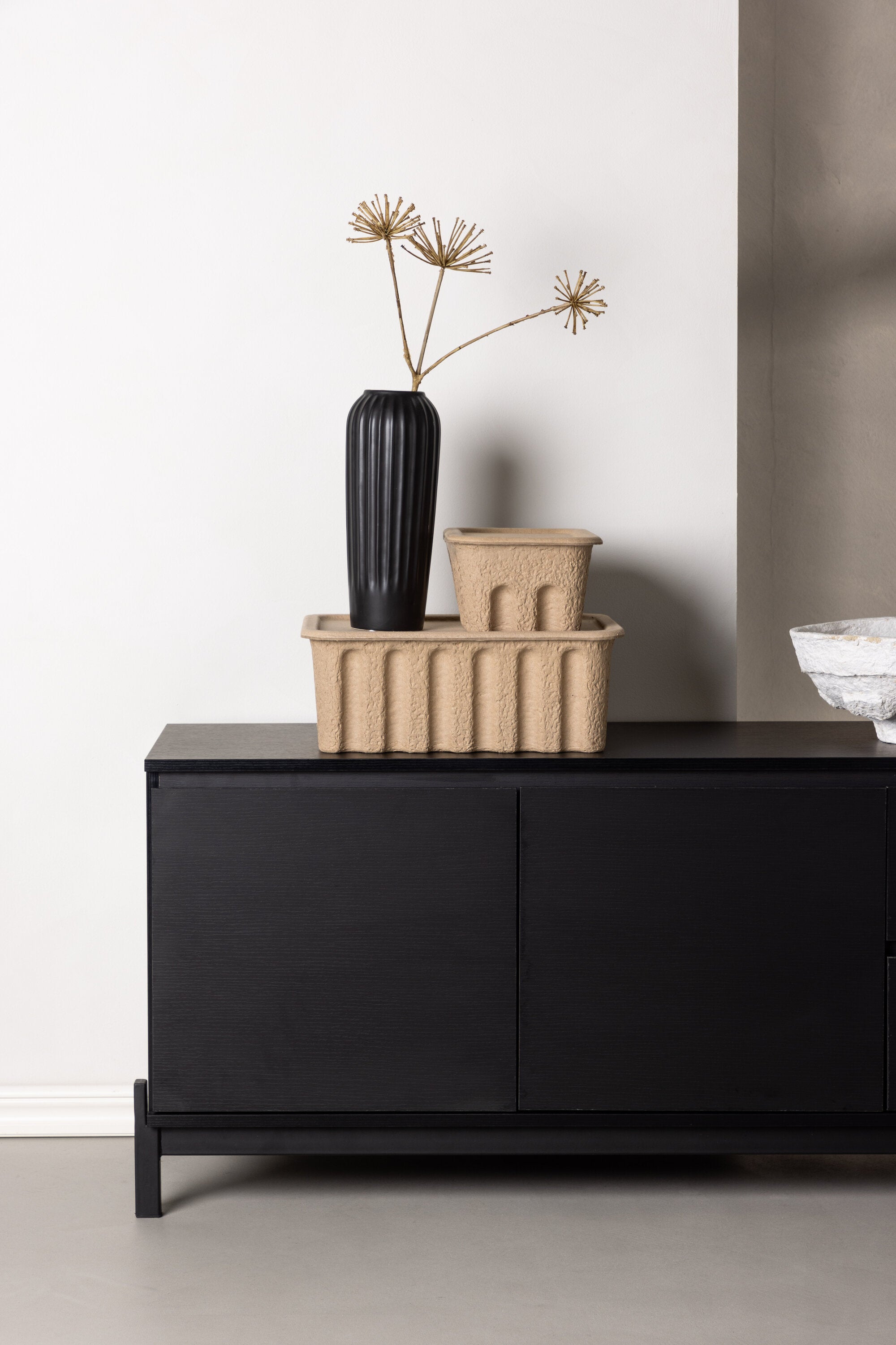 Corpus Sideboard in Schwarz präsentiert im Onlineshop von KAQTU Design AG. Sideboard ist von Venture Home