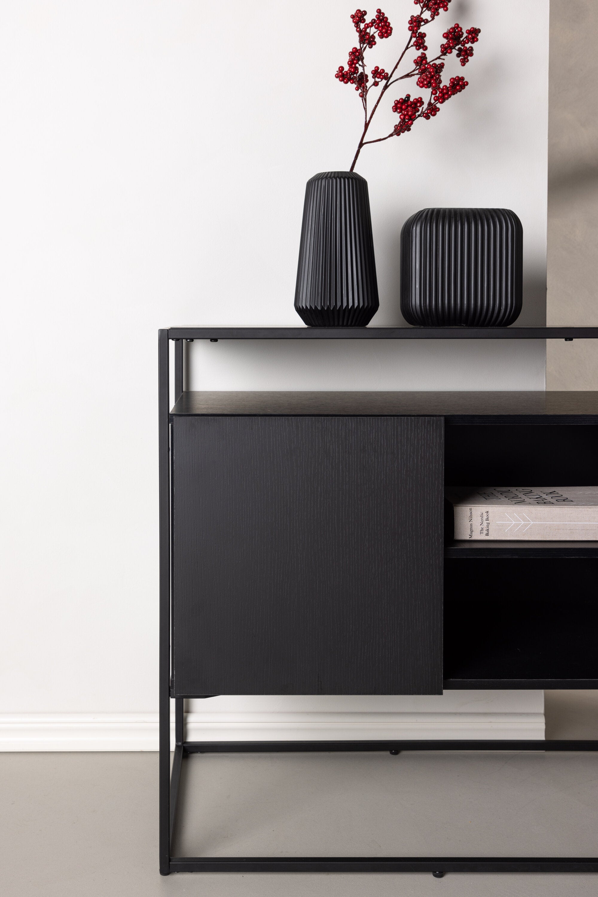 Kingsport Kabinett in Schwarz präsentiert im Onlineshop von KAQTU Design AG. Cabinet ist von Venture Home