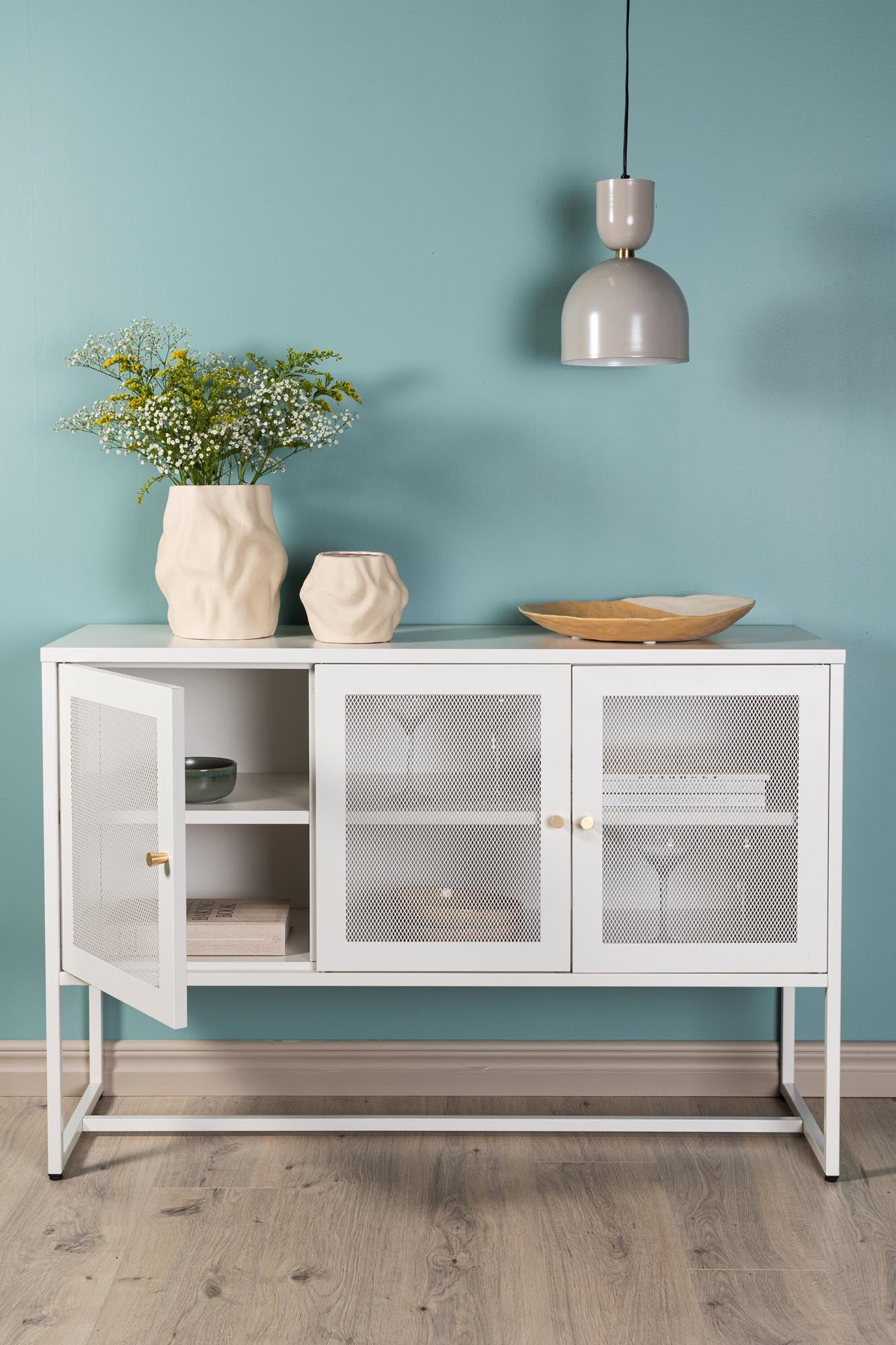 Malla Kabinett in Weiss präsentiert im Onlineshop von KAQTU Design AG. Cabinet ist von Venture Home
