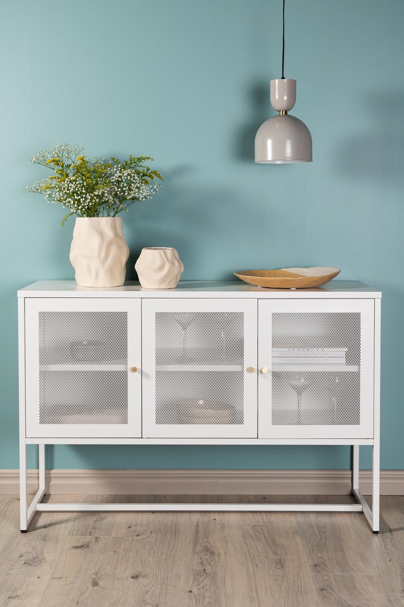 Malla Kabinett in Weiss präsentiert im Onlineshop von KAQTU Design AG. Cabinet ist von Venture Home