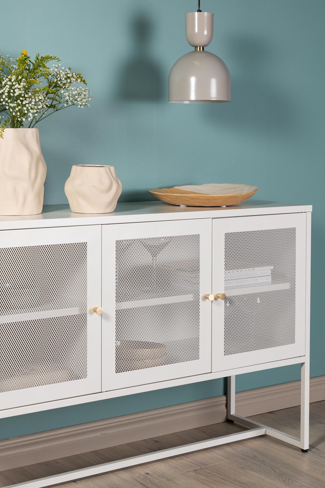 Malla Kabinett in Weiss präsentiert im Onlineshop von KAQTU Design AG. Cabinet ist von Venture Home