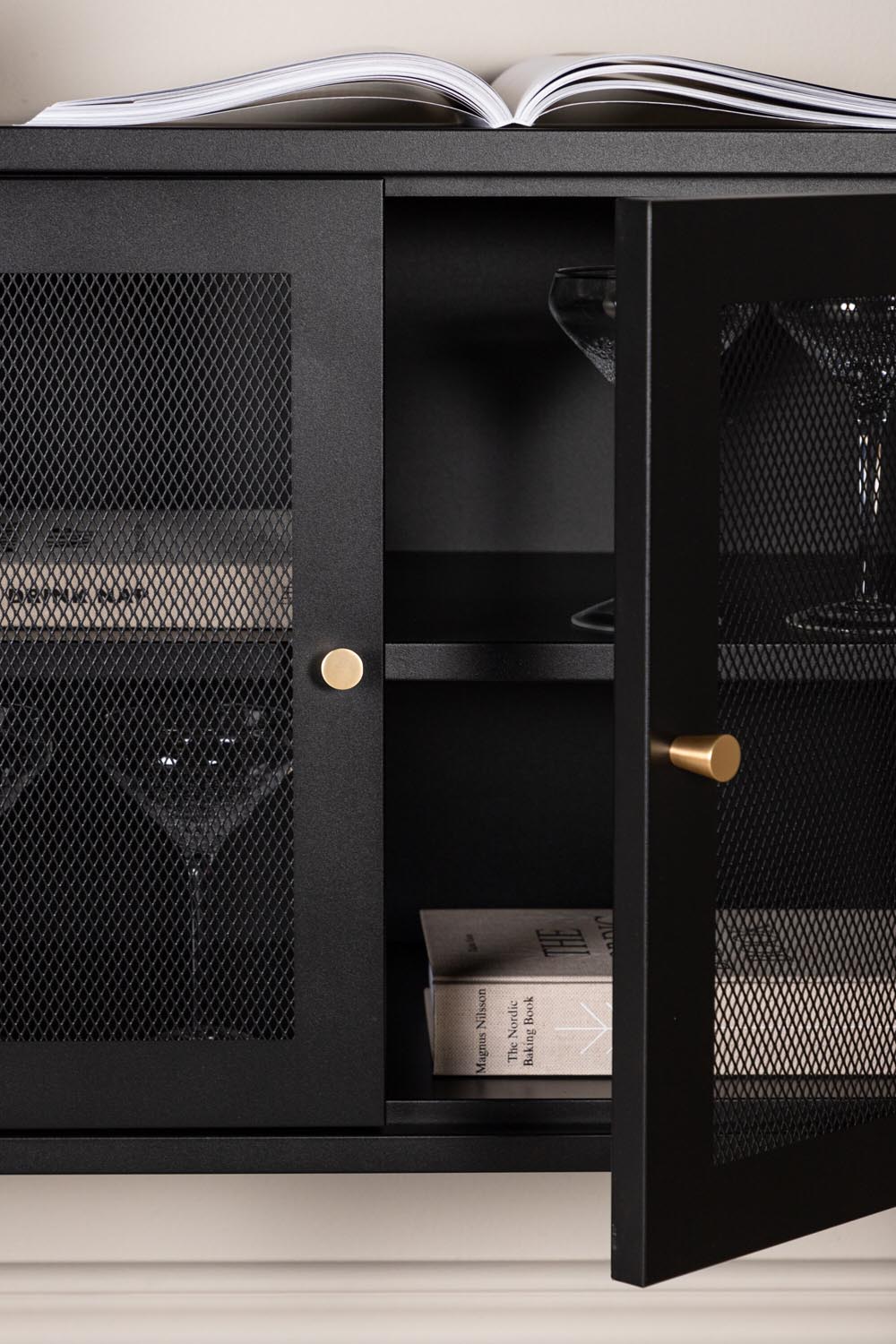 Malla Kabinett in Schwarz präsentiert im Onlineshop von KAQTU Design AG. Cabinet ist von Venture Home