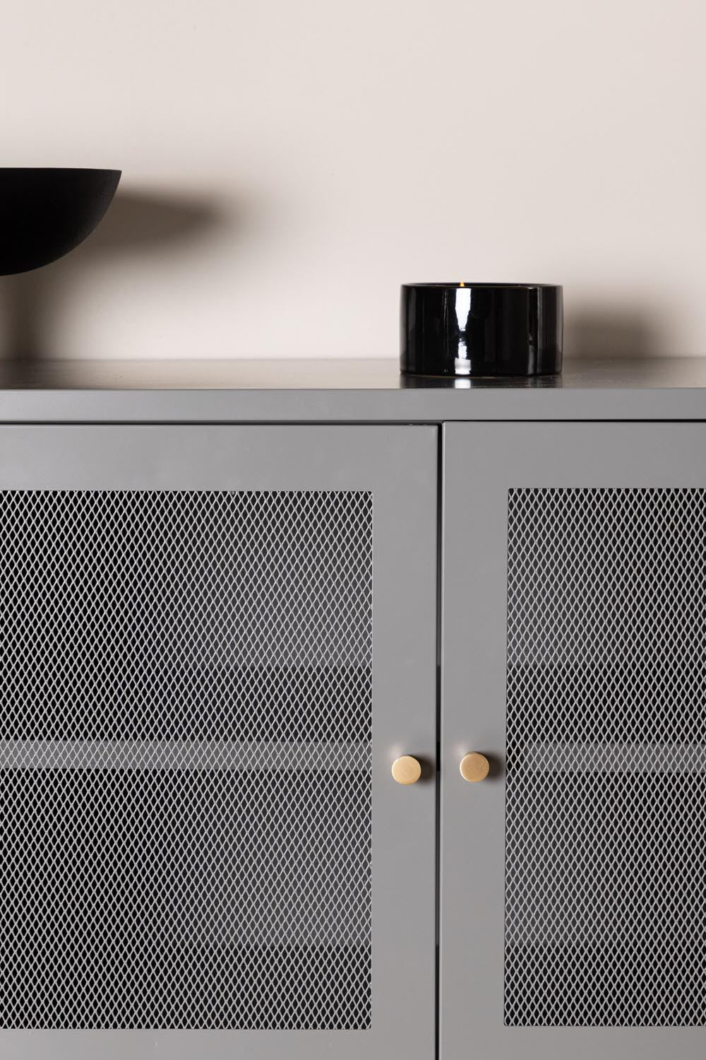 Malla Kabinett in Hellgrau präsentiert im Onlineshop von KAQTU Design AG. Cabinet ist von Venture Home