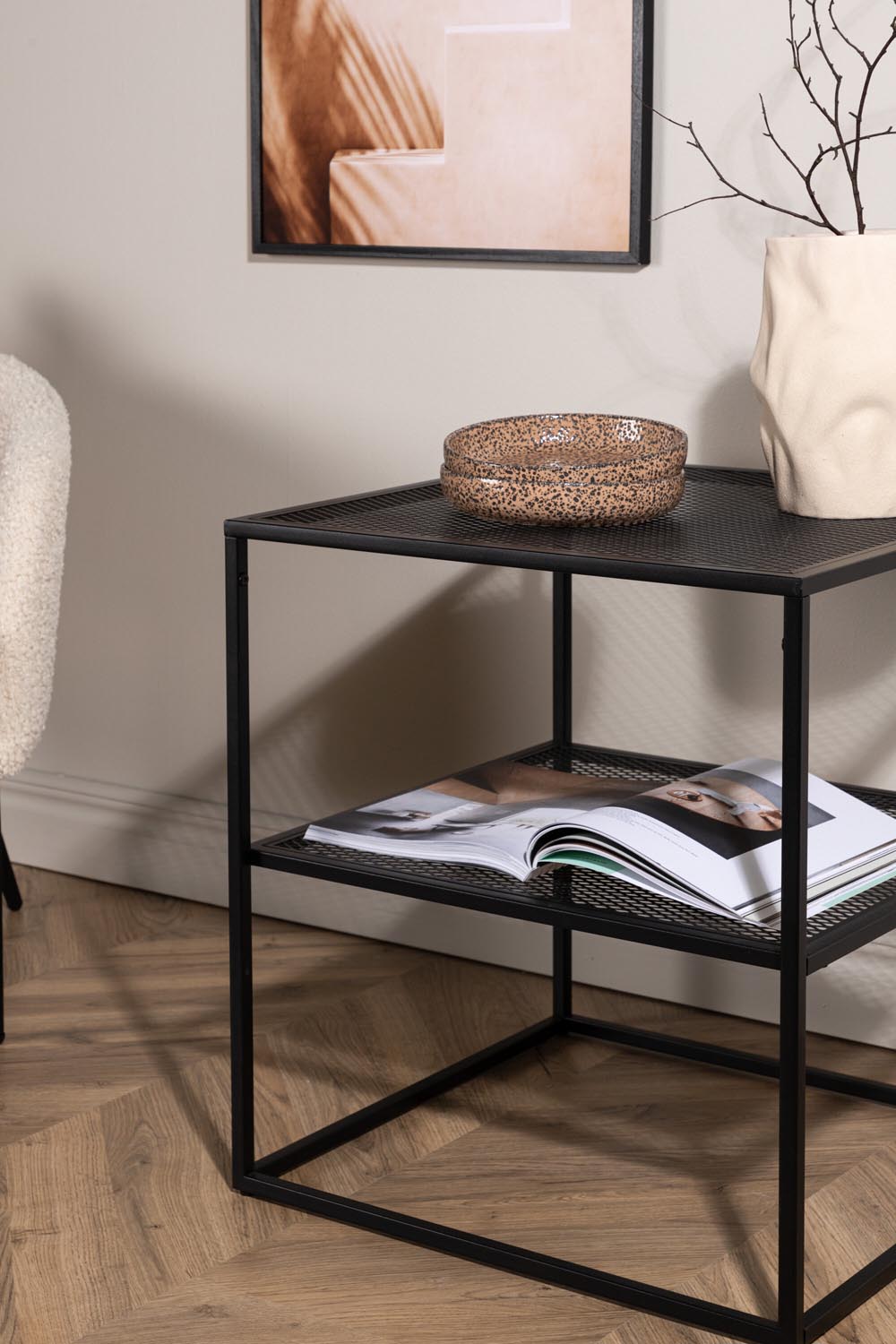 Netz Beistelltisch in Schwarz präsentiert im Onlineshop von KAQTU Design AG. Beistelltisch ist von Venture Home