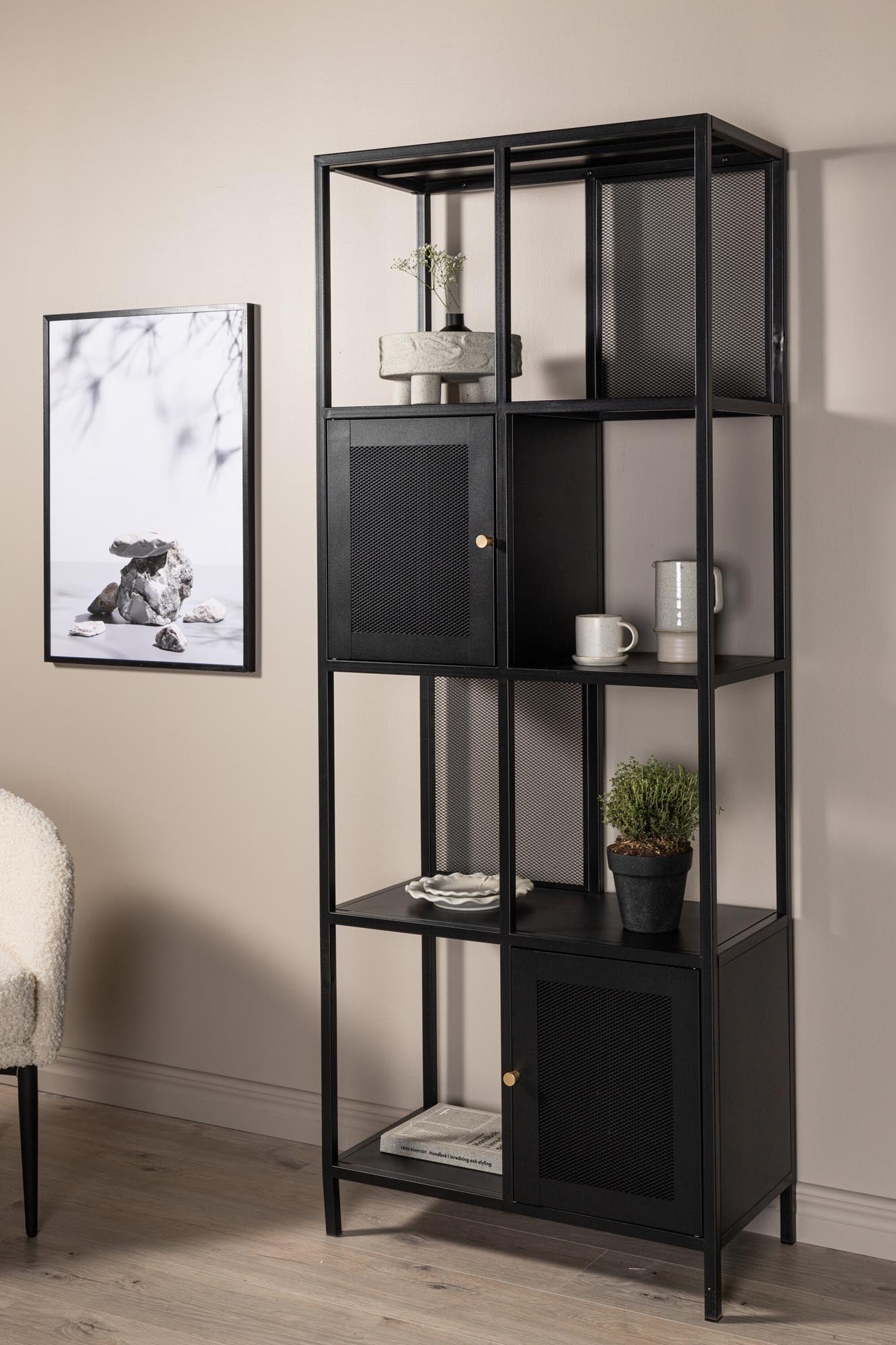 Entdecken Sie das stilvolle Nett Regal von Venture Home: Robuste Bauweise, modernes Design und flexible Ablageflächen für Ihr Zuhause.