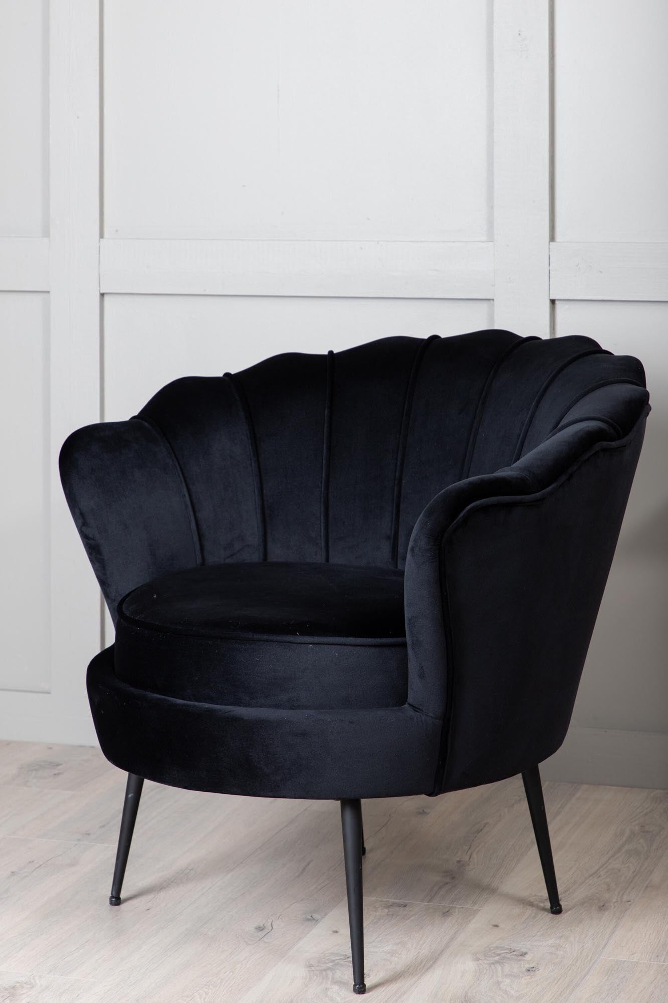 Calais Sessel in Schwarz präsentiert im Onlineshop von KAQTU Design AG. Sessel mit Armlehnen ist von Venture Home