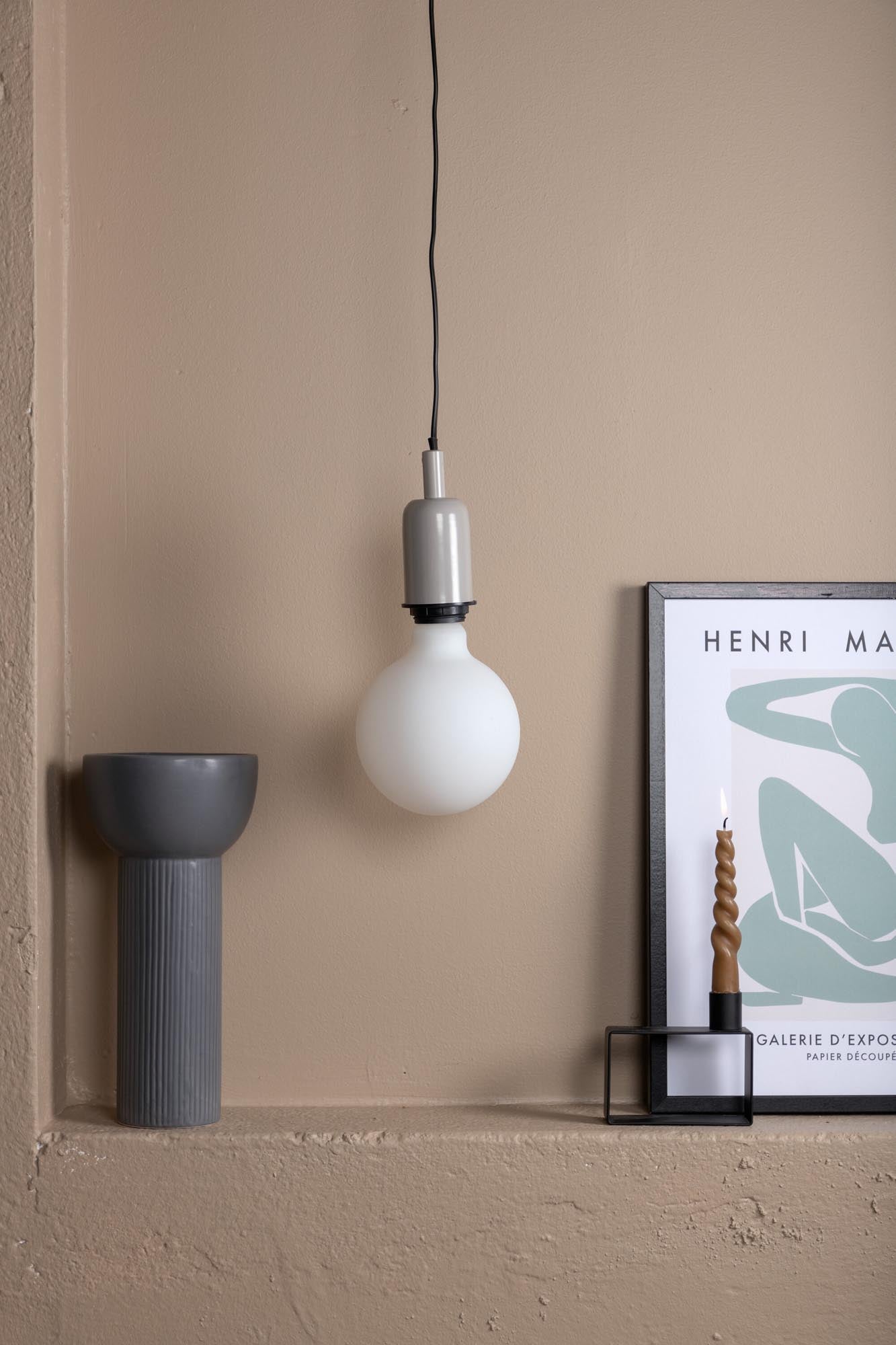 Stilvolle Hang Pendelleuchte von Venture Home in schlichtem Design. Ideal für individuelle Lichtgestaltung in jedem Raum.