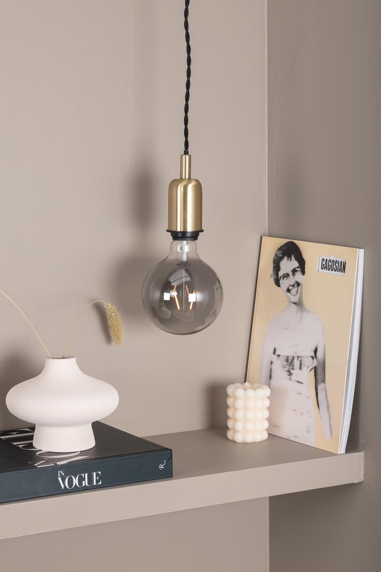 Stilvolle Hang Pendelleuchte von Venture Home, perfekt für vielseitige Lichtgestaltung und harmonische Akzente in jedem Wohnraum.