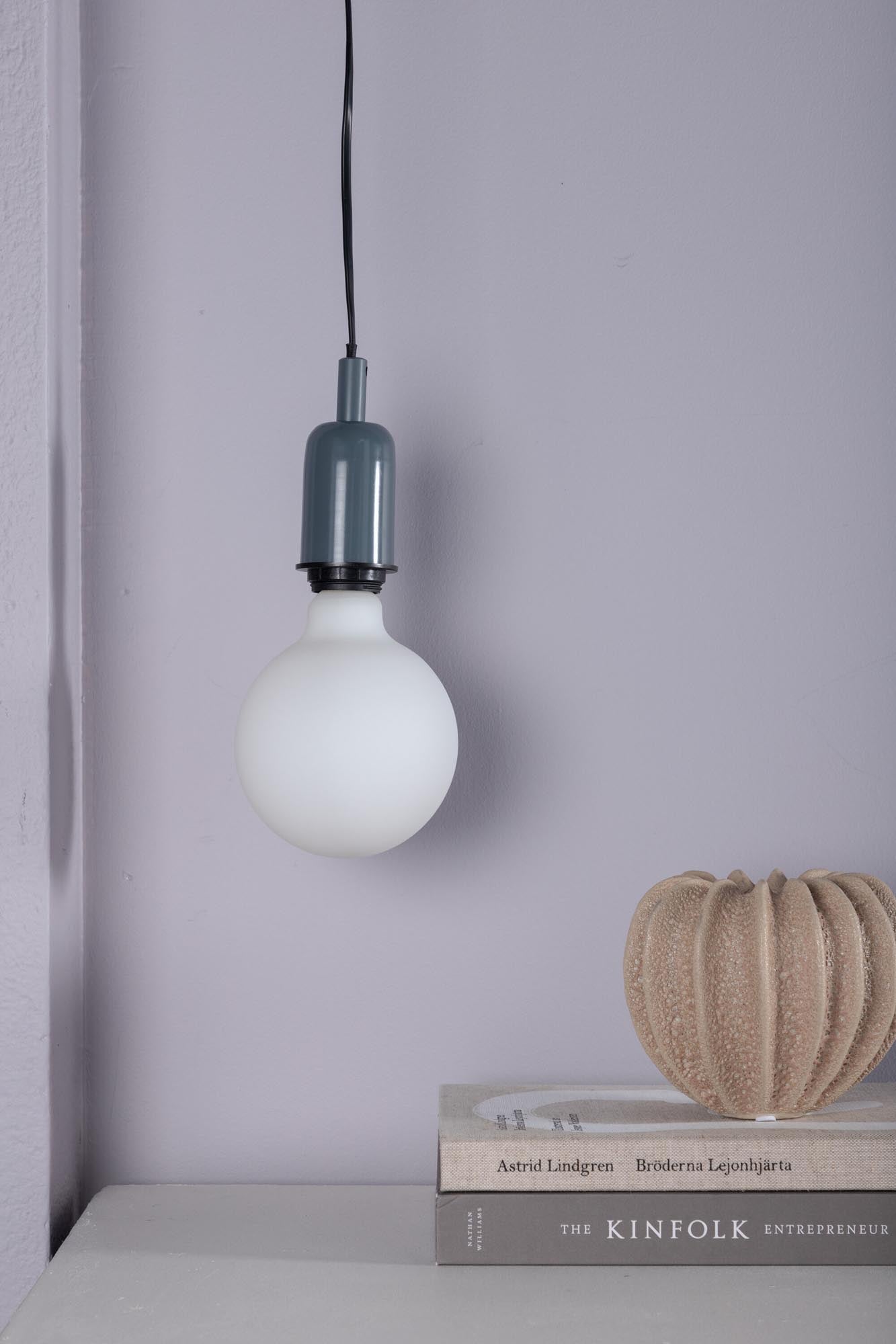 Stilvolle Hang Pendelleuchte von Venture Home in schlichtem Design. Ideal für individuelle Lichtgestaltung in jedem Raum.