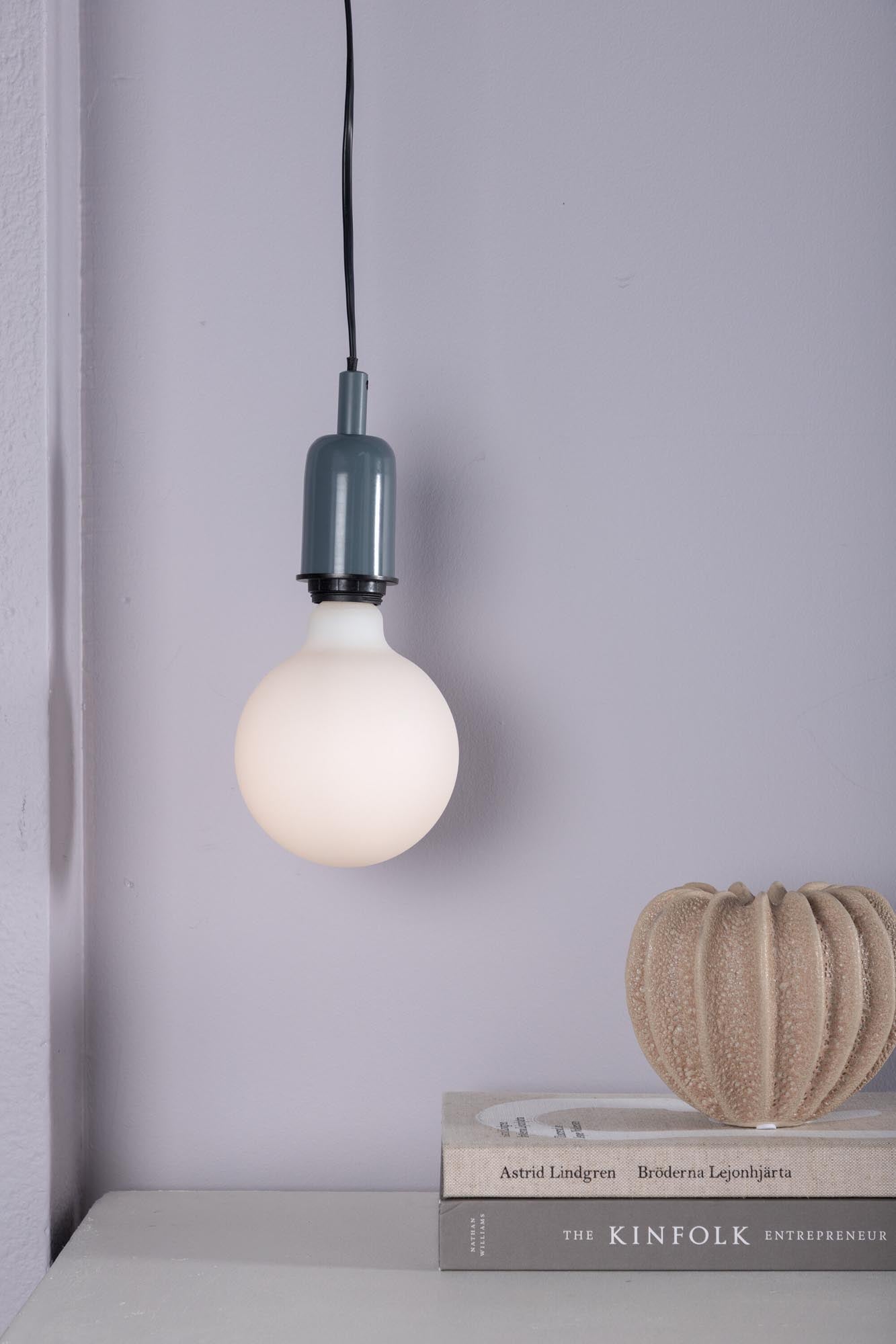 Moderne Hanglampe von Venture Home in edlem Beige für stilvolle Räume.