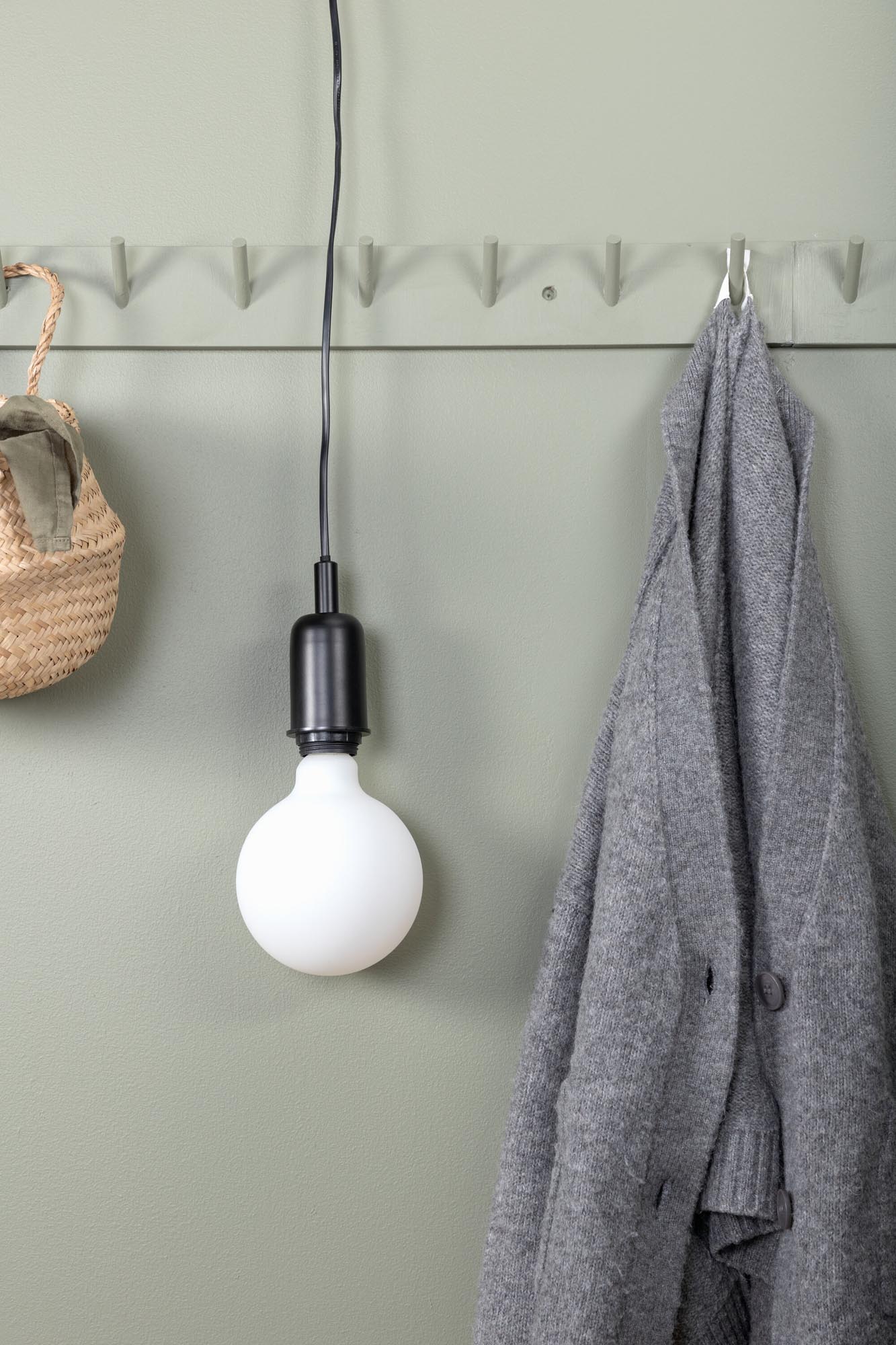Moderne Hang Pendelleuchte von Venture Home in stilvollem Beige.