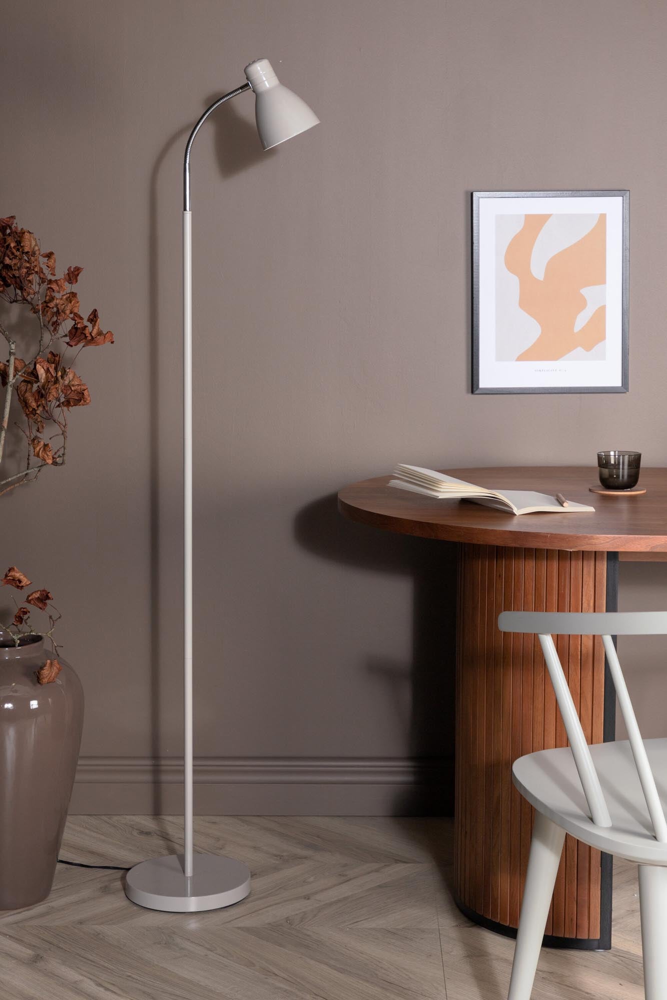 Lina Stehleuchte in Beige präsentiert im Onlineshop von KAQTU Design AG. Stehleuchte ist von Venture Home