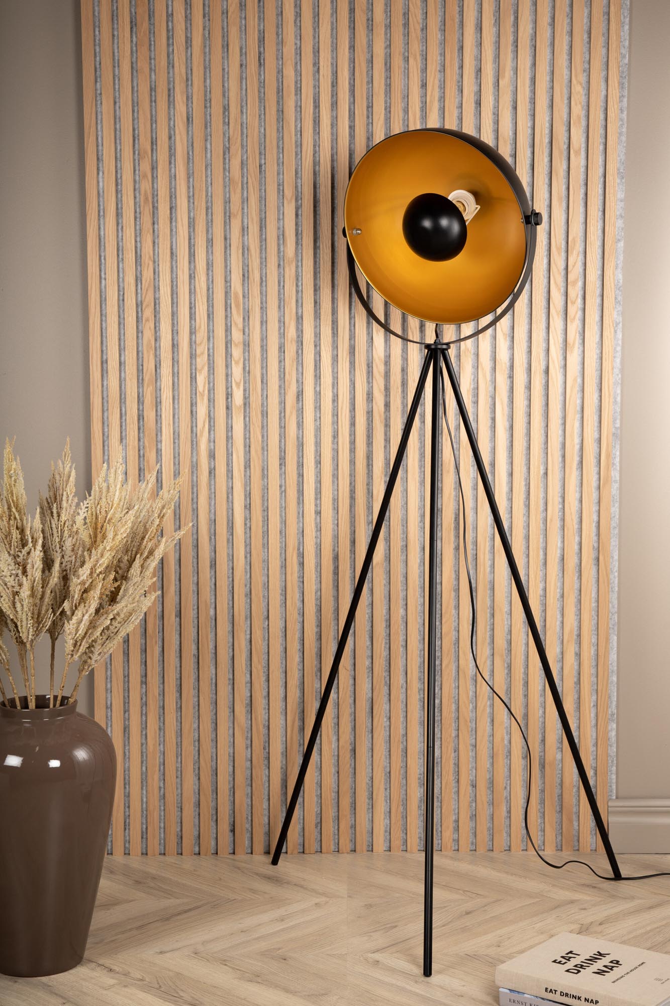 Search Stehleuchte in Schwarz präsentiert im Onlineshop von KAQTU Design AG. Stehleuchte ist von Venture Home