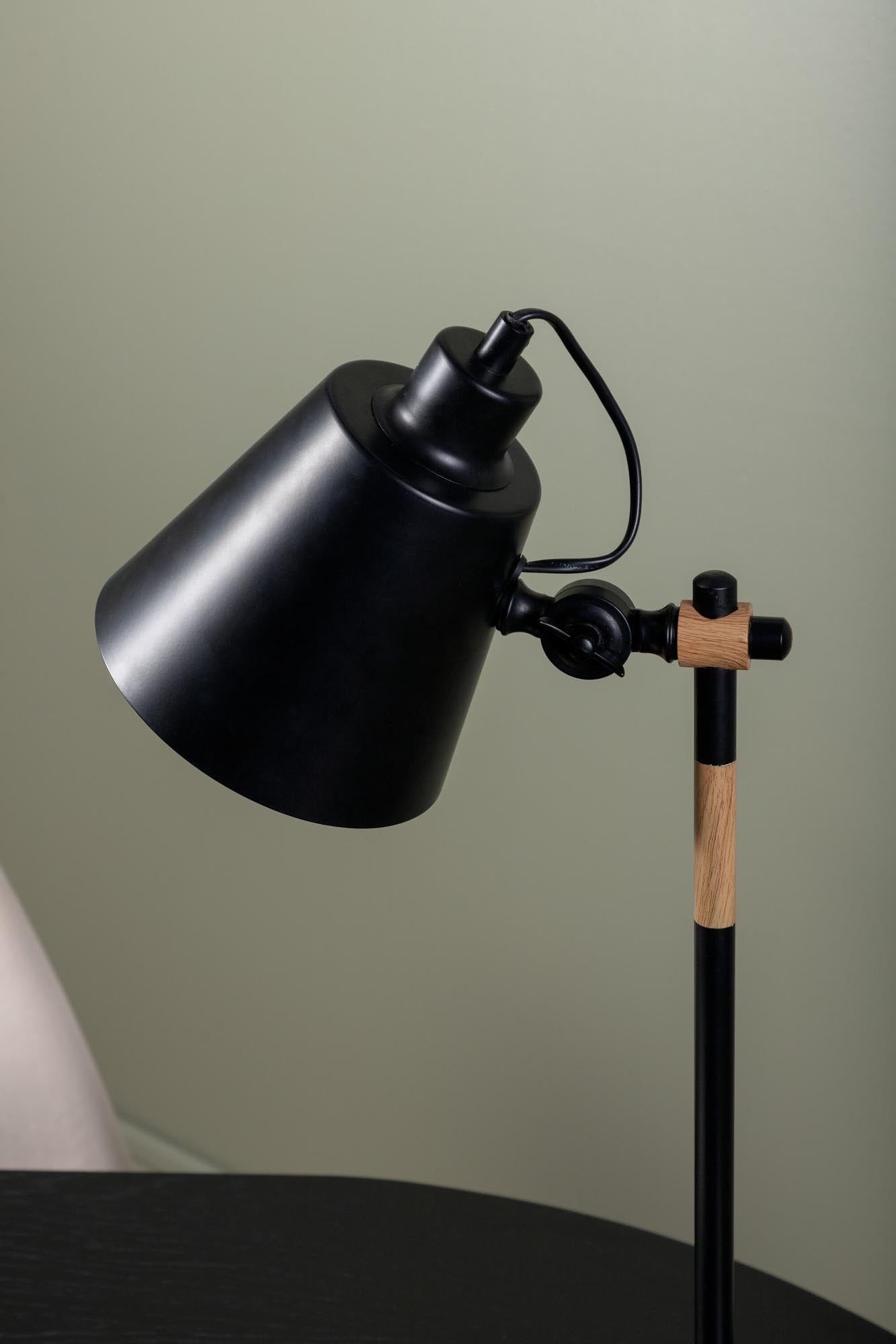 Scott Lighting in Schwarz präsentiert im Onlineshop von KAQTU Design AG. Tischleuchte ist von Venture Home