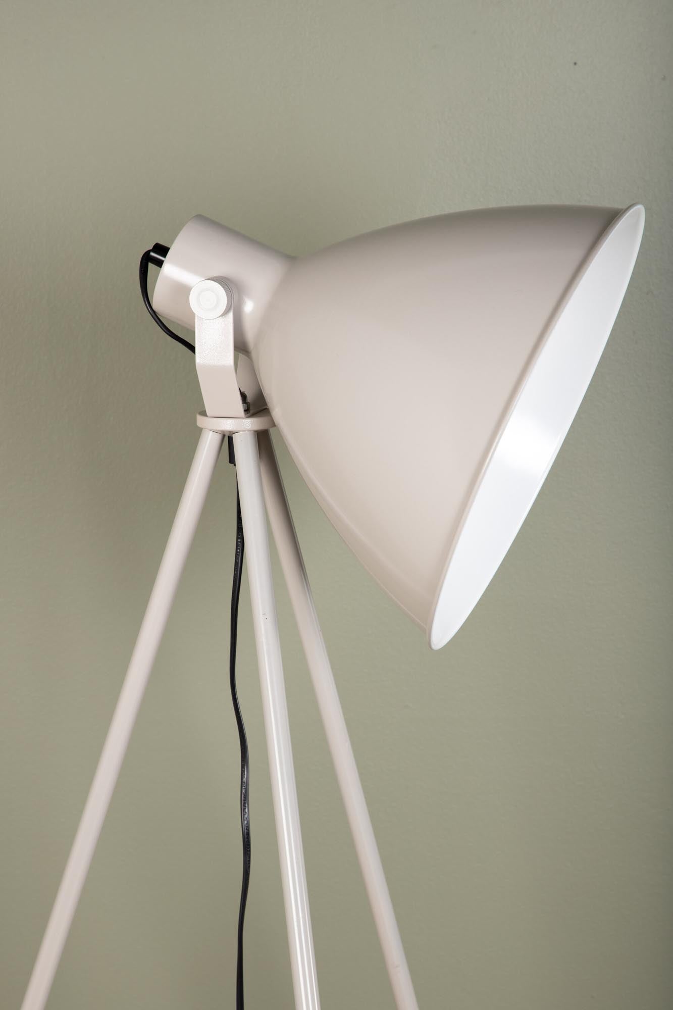 Tiv Stehleuchte in Beige präsentiert im Onlineshop von KAQTU Design AG. Stehleuchte ist von Venture Home