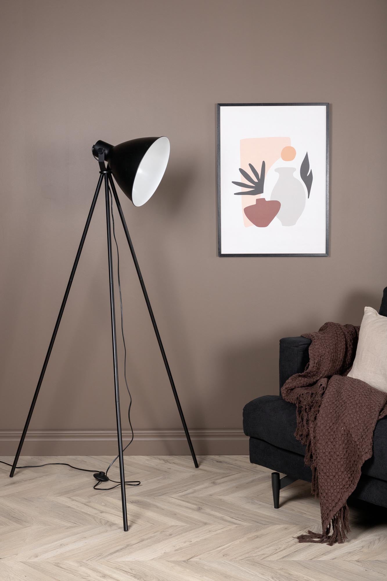 Tiv Stehleuchte in Schwarz präsentiert im Onlineshop von KAQTU Design AG. Stehleuchte ist von Venture Home