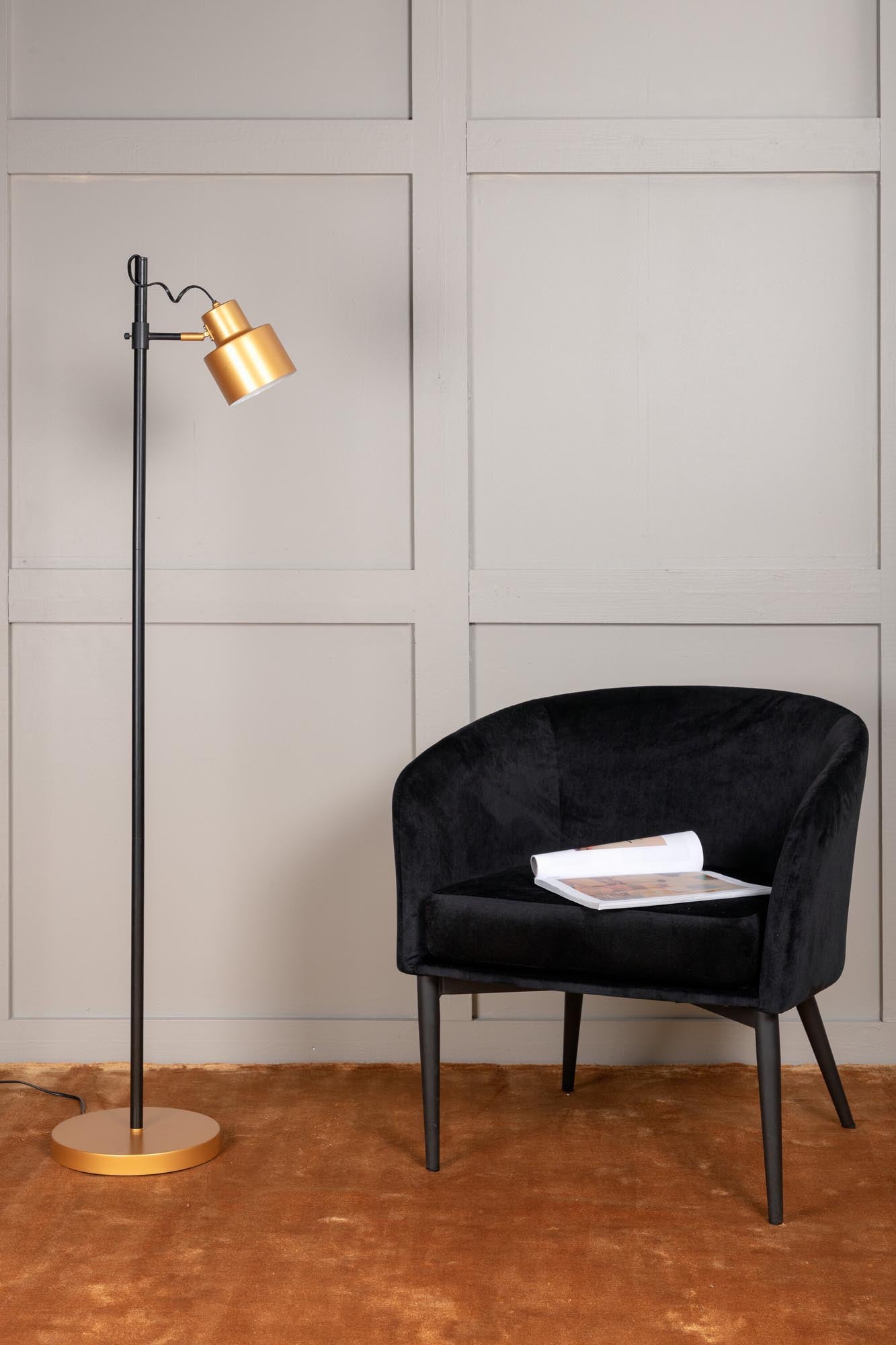 Vifta Stehleuchte in Schwarz präsentiert im Onlineshop von KAQTU Design AG. Stehleuchte ist von Venture Home