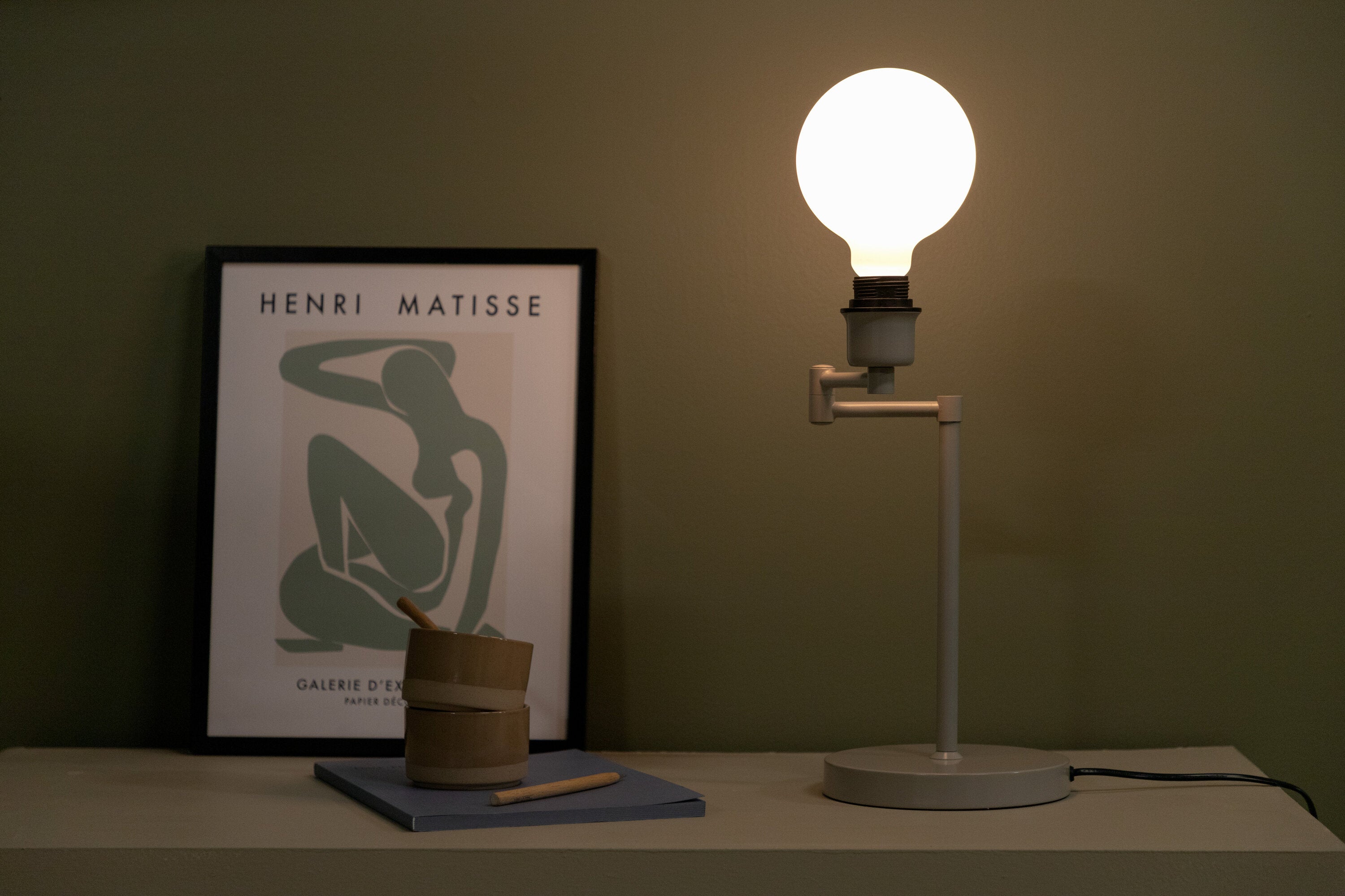 Virro Tischleuchte in Beige präsentiert im Onlineshop von KAQTU Design AG. Tischleuchte ist von Venture Home