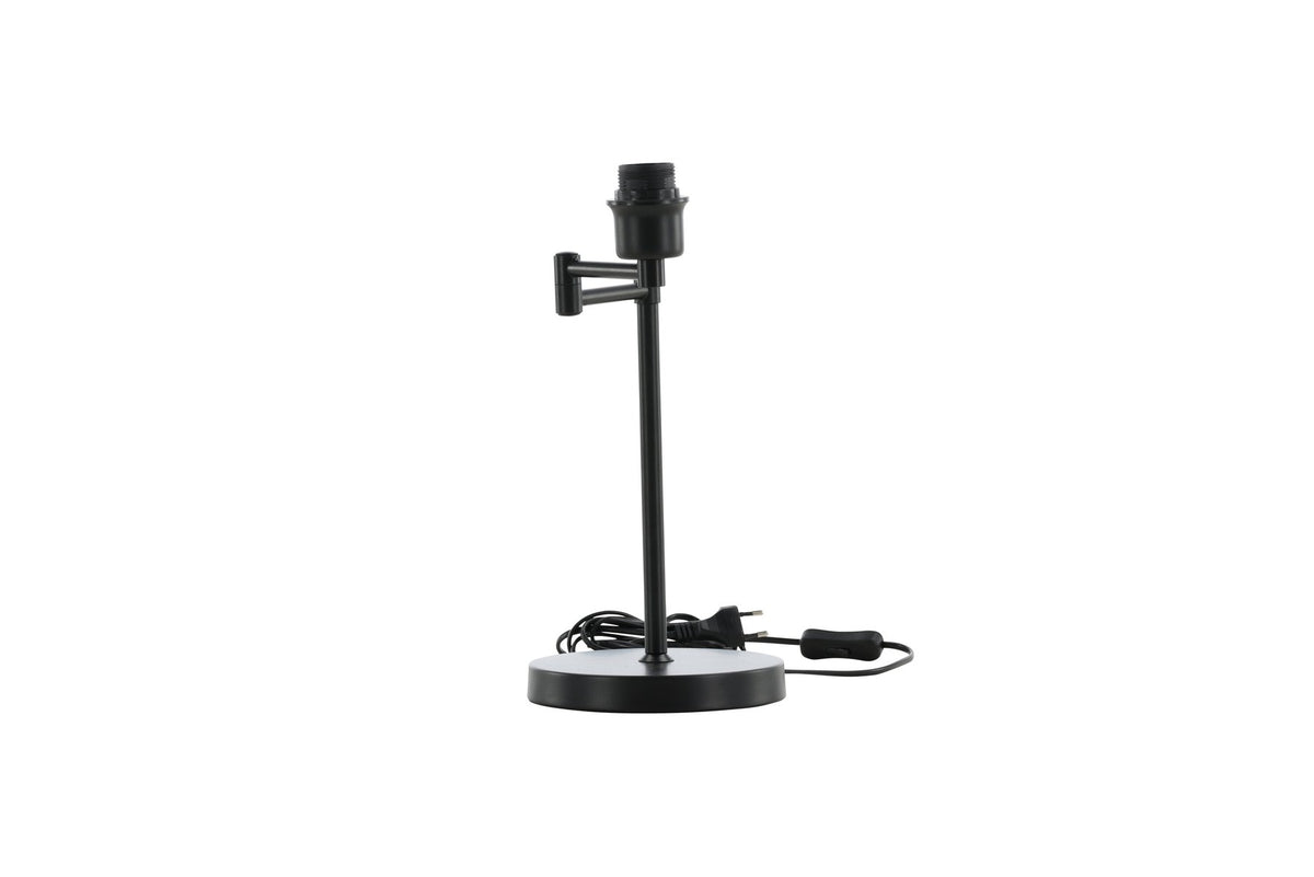 Schwarze Virro Tischleuchte aus PVC und Stahl mit verstellbarem Ständer und offen sichtbarer Glühbirne, freistehend fotografiert.
