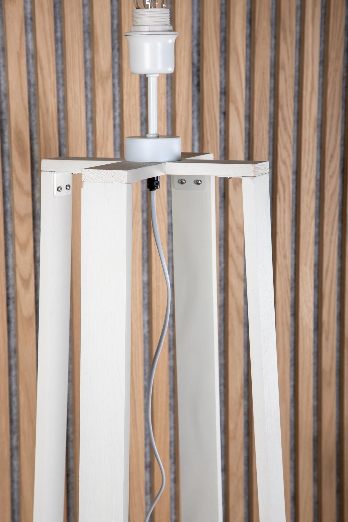 Stilvolle Avspark Stehlampe von Venture Home: Zeitloses Design aus robustem Stahl, ideal für jedes moderne Zuhause und gemütliche Lichtakzente.