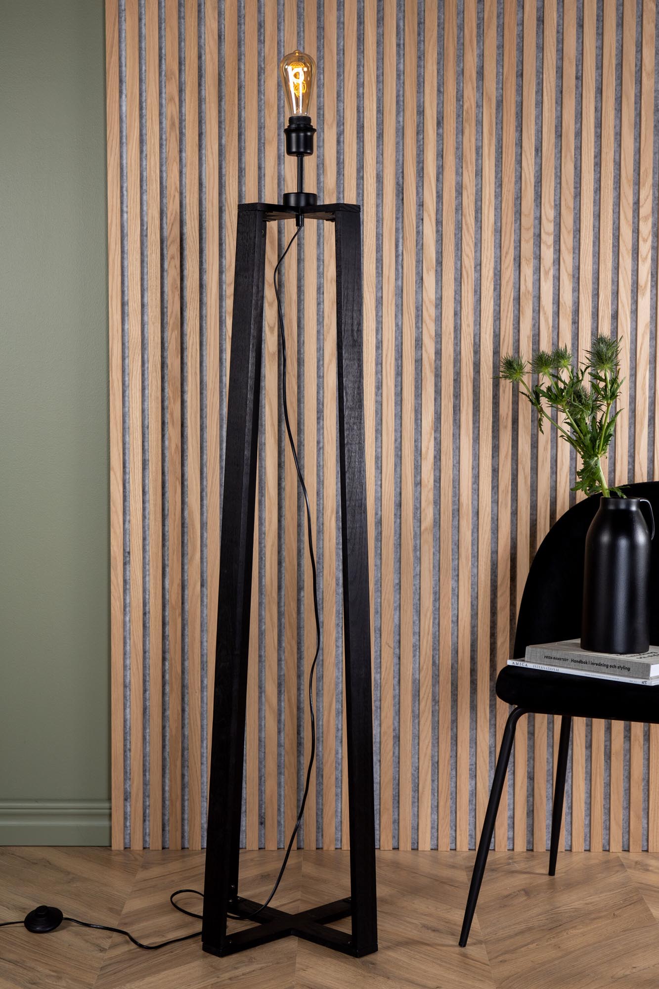 Avspark Stehlampe: Modernes Highlight für Ihr Zuhause von Venture Home.