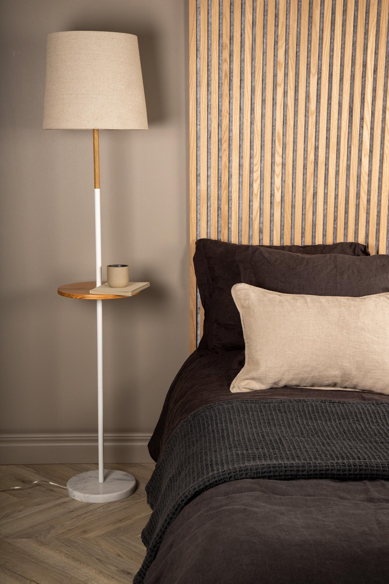 Hattman Stehleuchte in Beige präsentiert im Onlineshop von KAQTU Design AG. Stehleuchte ist von Venture Home