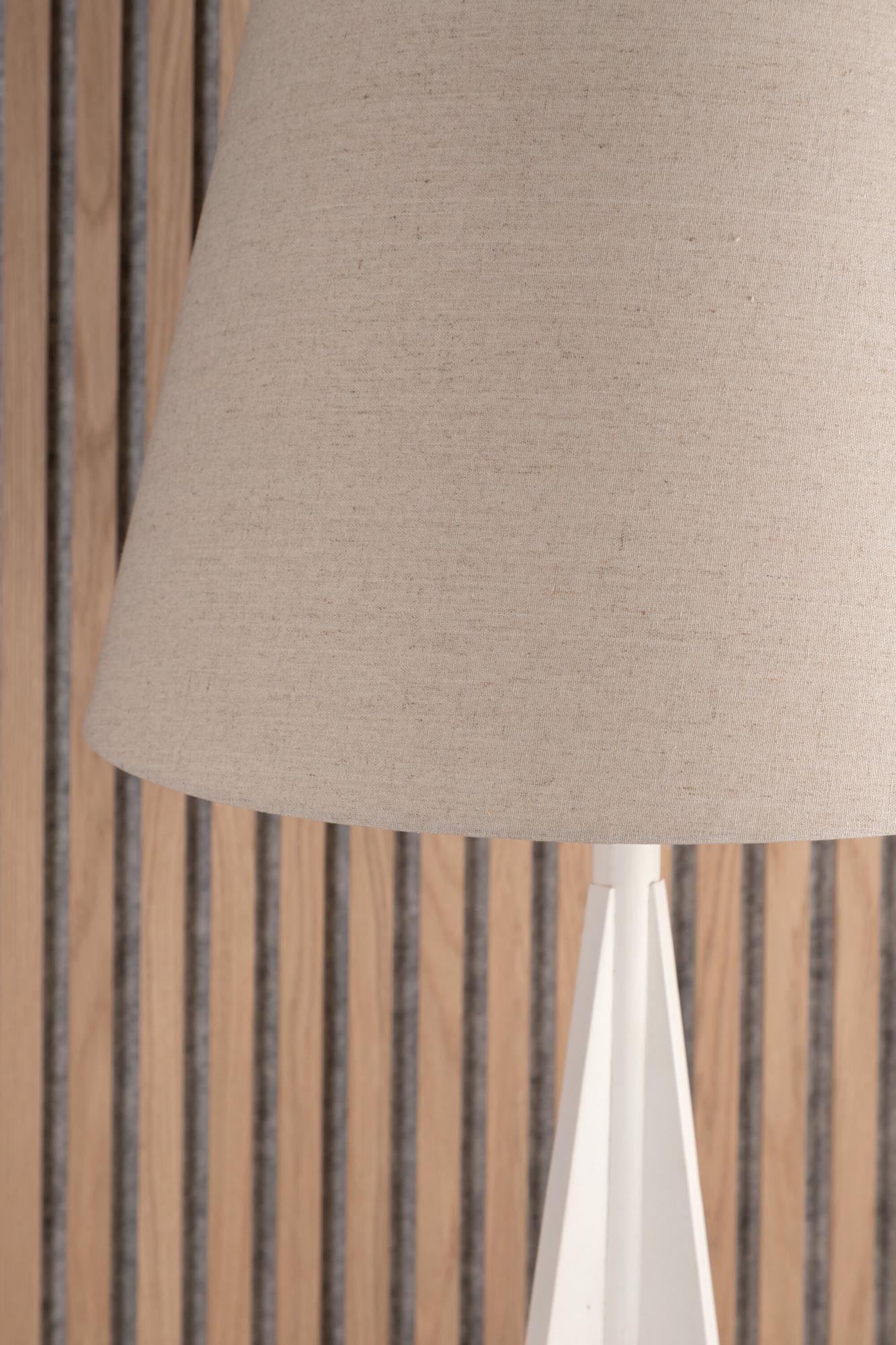 Kona Stehleuchte in Weiss präsentiert im Onlineshop von KAQTU Design AG. Stehleuchte ist von Venture Home