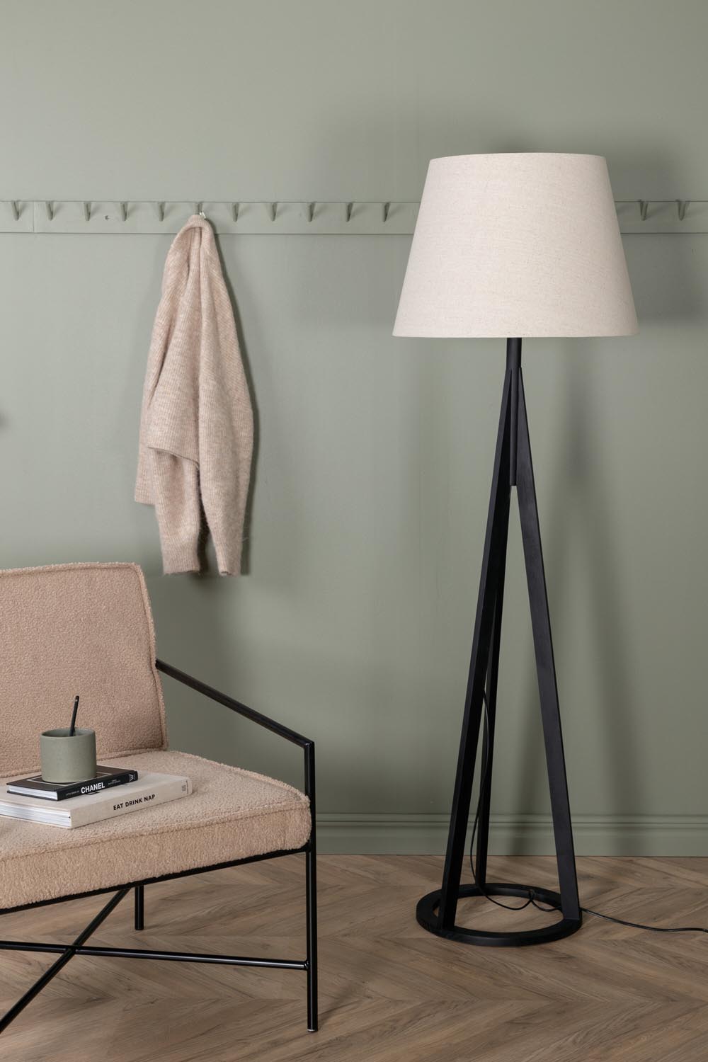 Kona Stehleuchte in Schwarz präsentiert im Onlineshop von KAQTU Design AG. Stehleuchte ist von Venture Home