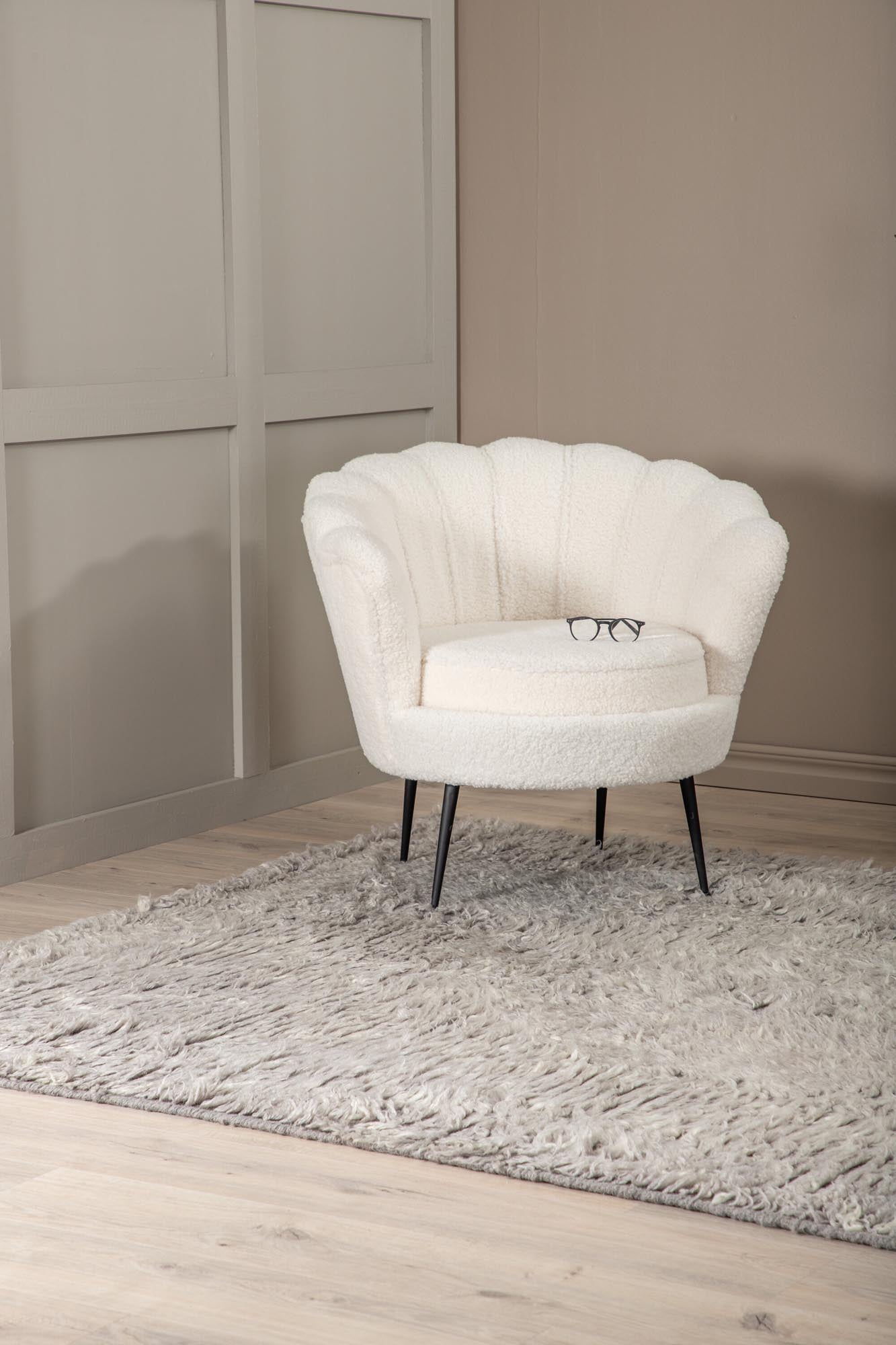 Leiko Teppich in Grau präsentiert im Onlineshop von KAQTU Design AG. Teppich ist von Venture Home