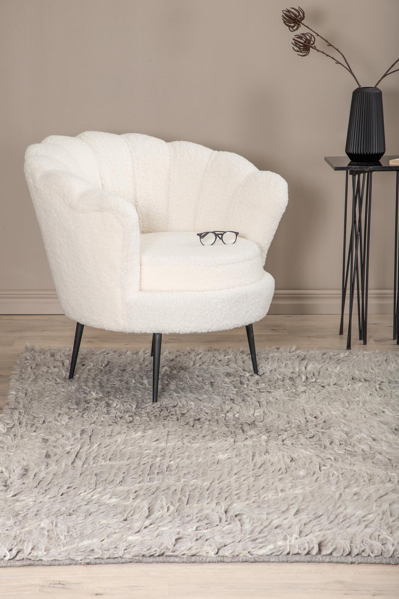 Leiko Teppich in Grau präsentiert im Onlineshop von KAQTU Design AG. Teppich ist von Venture Home