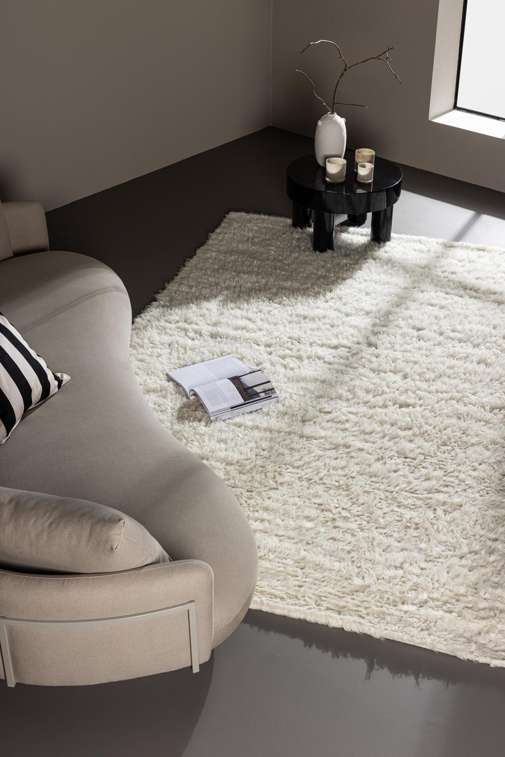 Leiko Teppich in Weiss präsentiert im Onlineshop von KAQTU Design AG. Teppich ist von Venture Home