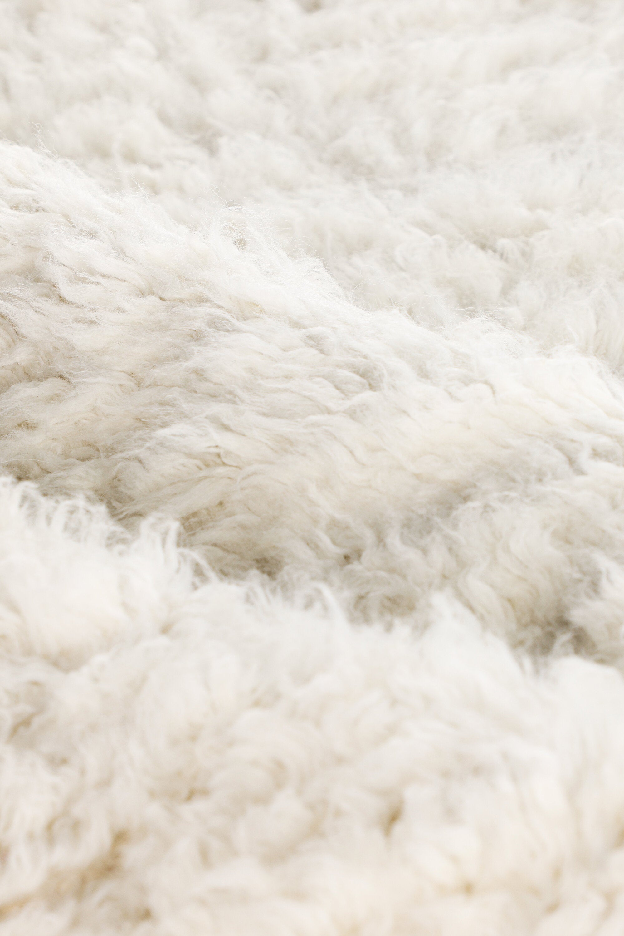 Leiko Teppich in Weiss präsentiert im Onlineshop von KAQTU Design AG. Teppich ist von Venture Home