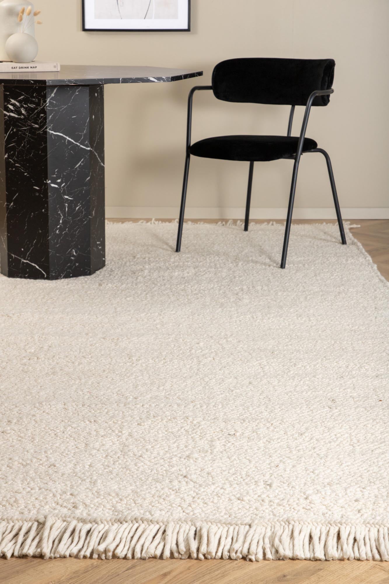 Betina Teppich in Weiss präsentiert im Onlineshop von KAQTU Design AG. Teppich ist von Venture Home