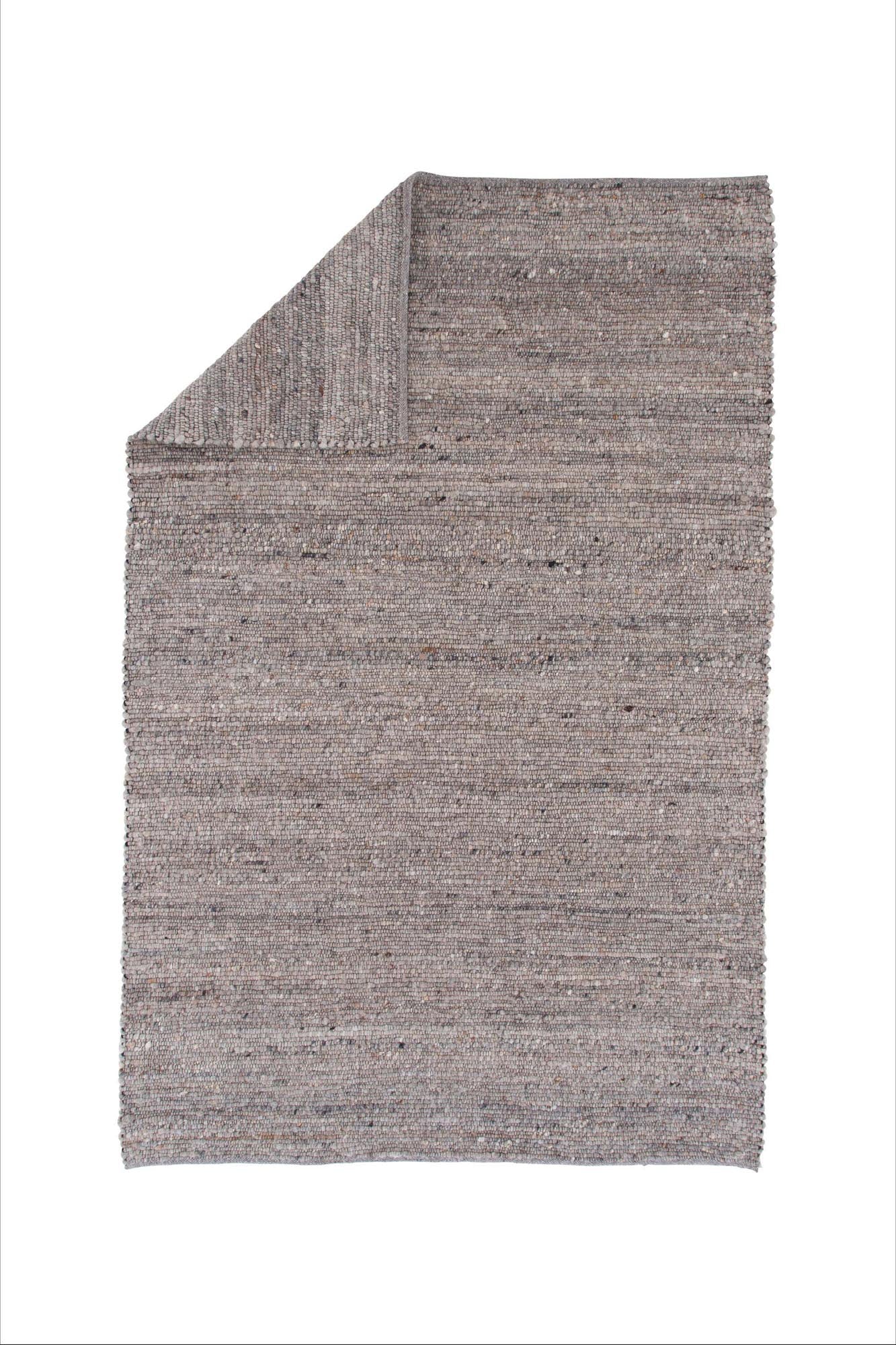 Lumpenteppich in Grau präsentiert im Onlineshop von KAQTU Design AG. Teppich ist von Venture Home