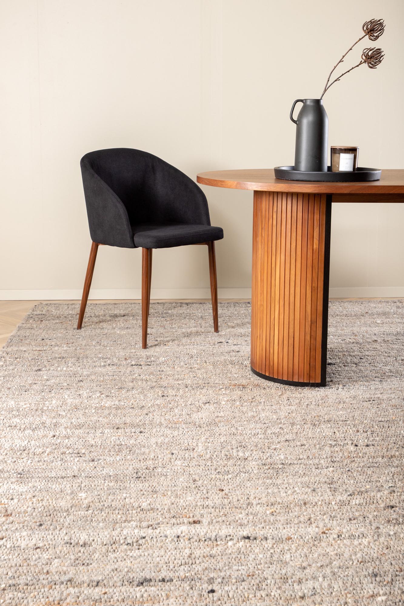 Lumpenteppich in Grau präsentiert im Onlineshop von KAQTU Design AG. Teppich ist von Venture Home