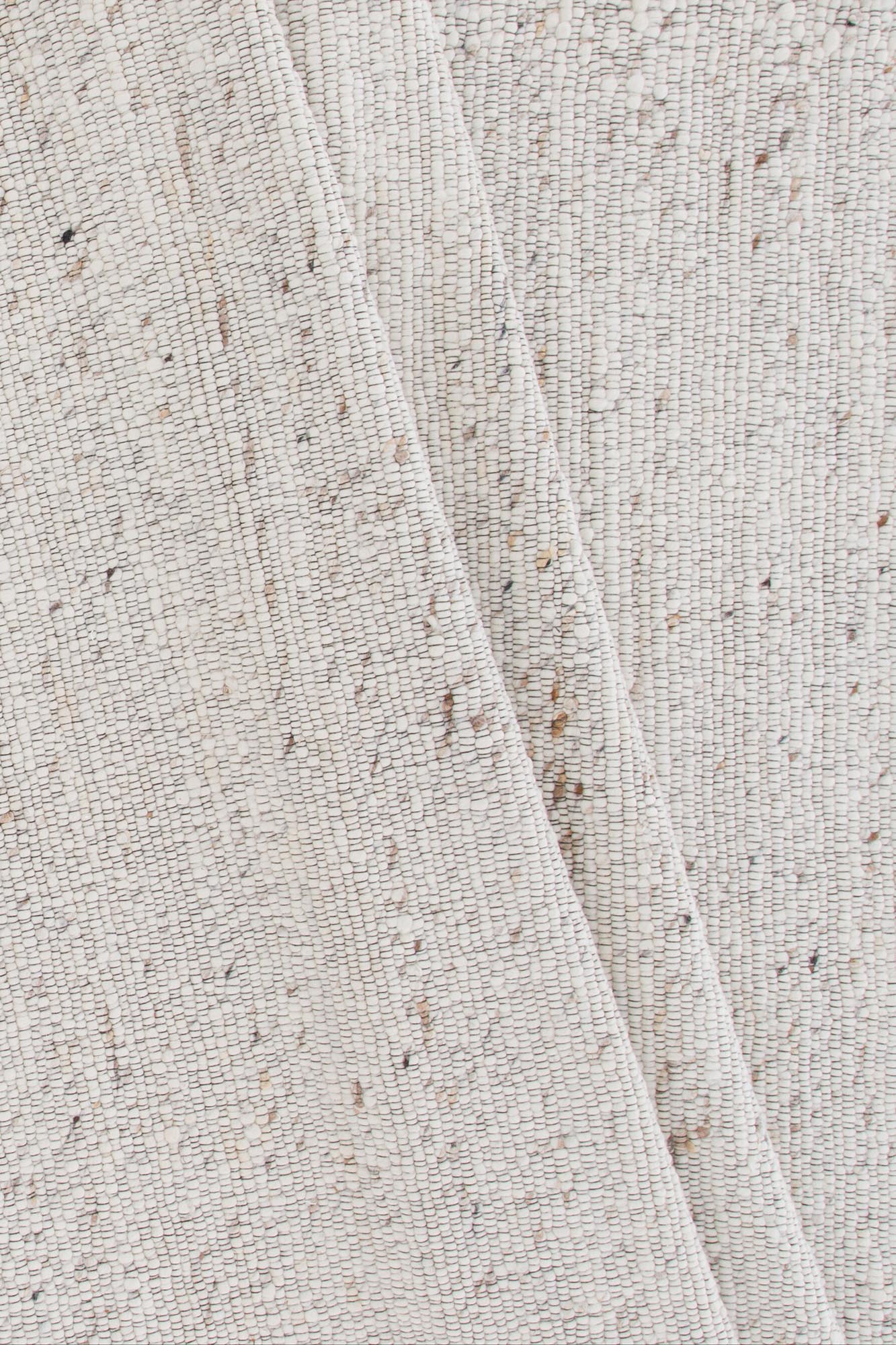 Lumpenteppich in Beige präsentiert im Onlineshop von KAQTU Design AG. Teppich ist von Venture Home