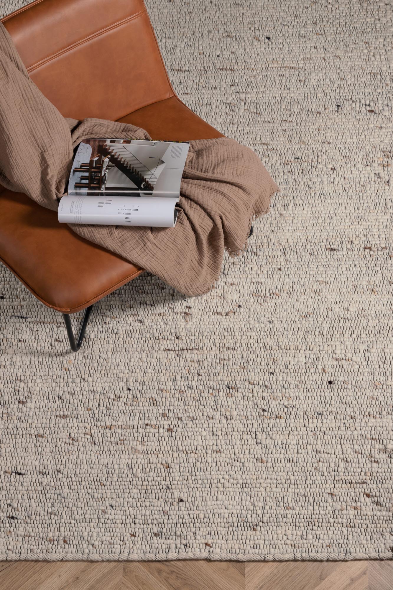 Lumpenteppich in Beige präsentiert im Onlineshop von KAQTU Design AG. Teppich ist von Venture Home
