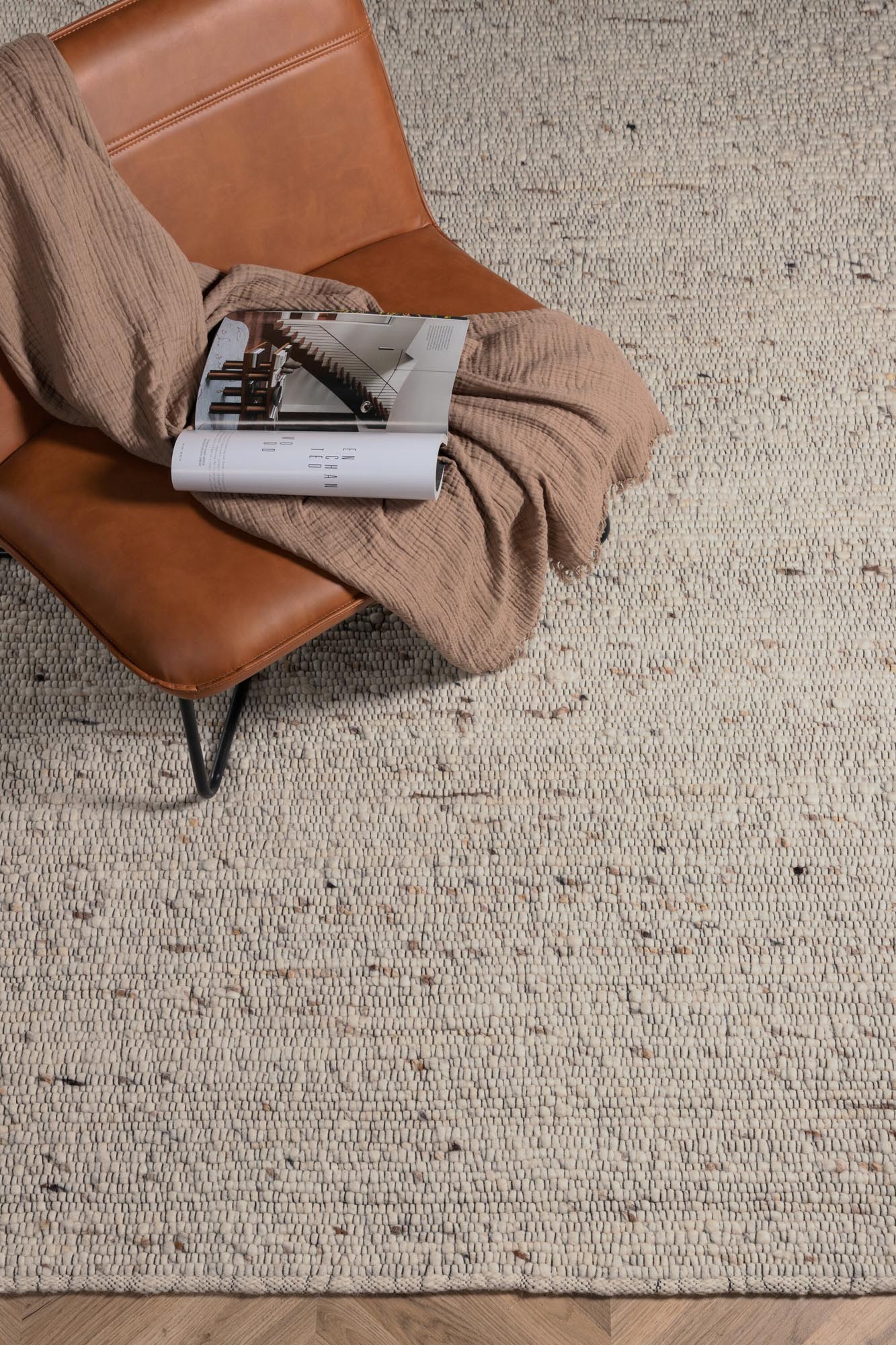 Lumpenteppich in Beige präsentiert im Onlineshop von KAQTU Design AG. Teppich ist von Venture Home